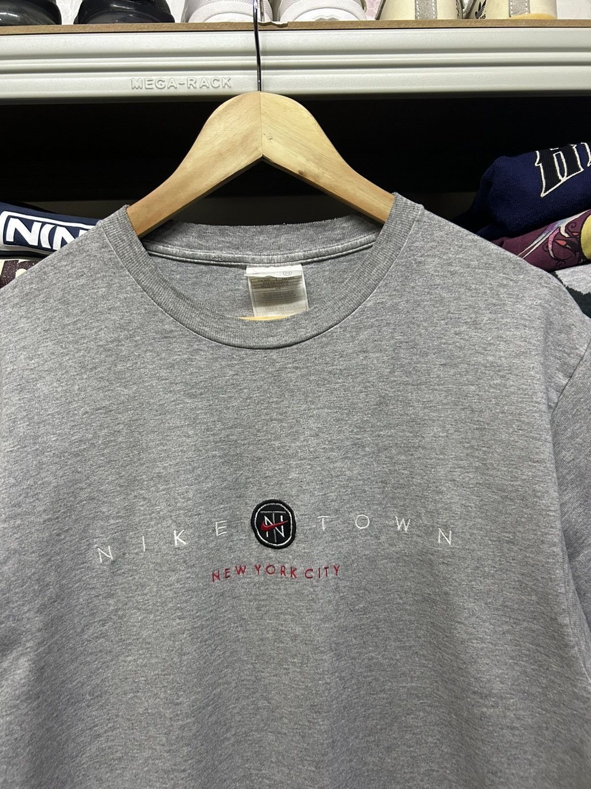 Nike × Nike ACG × Vintage Vintage Nike Town New York City Medium Size Size US M / EU 48-50 / 2 - 2 Thumbnail