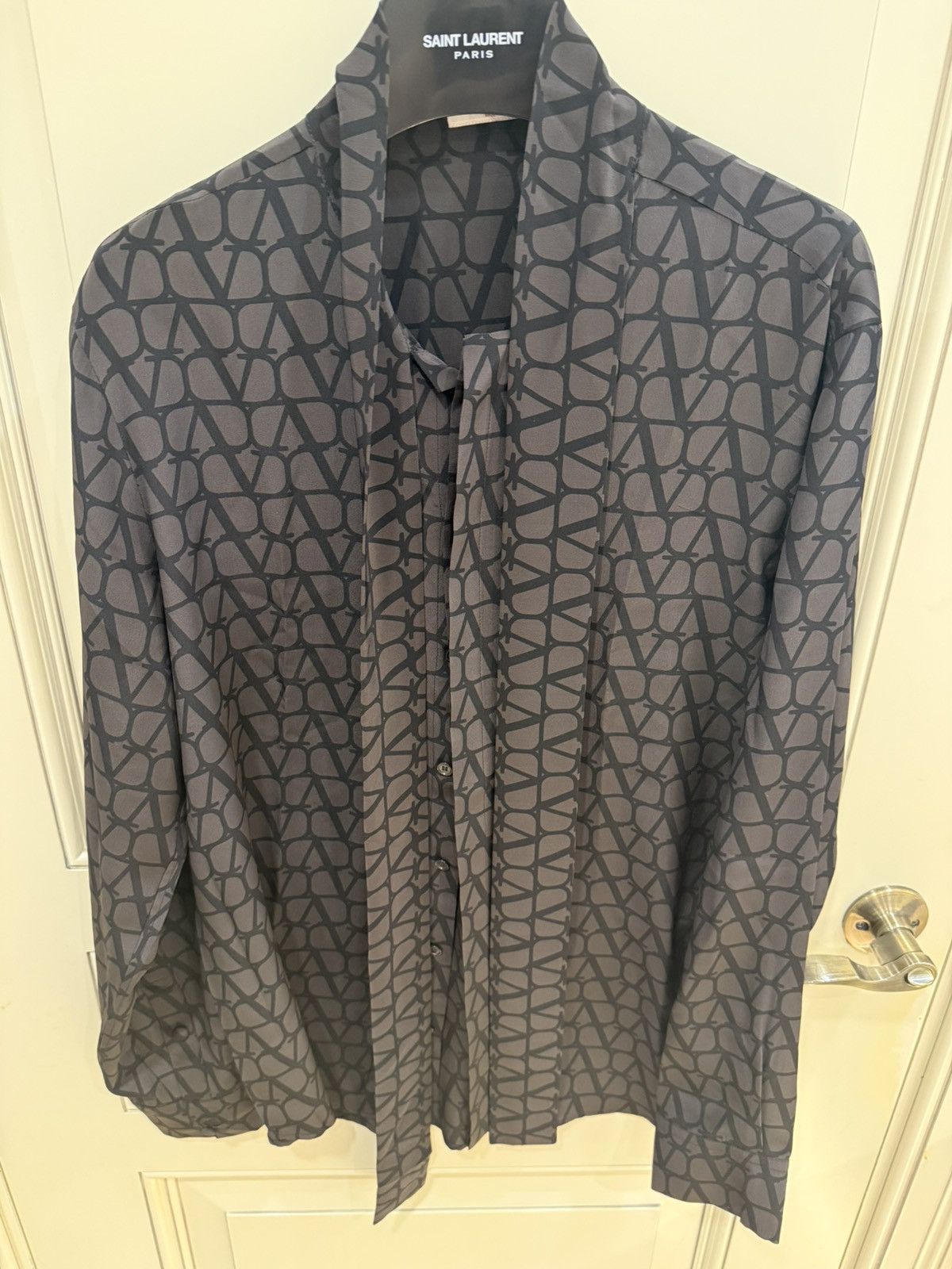 Valentino neck tie silk shirt.with all over Toile Iconography print 39 Size US M / EU 48-50 / 2 - 16 Thumbnail
