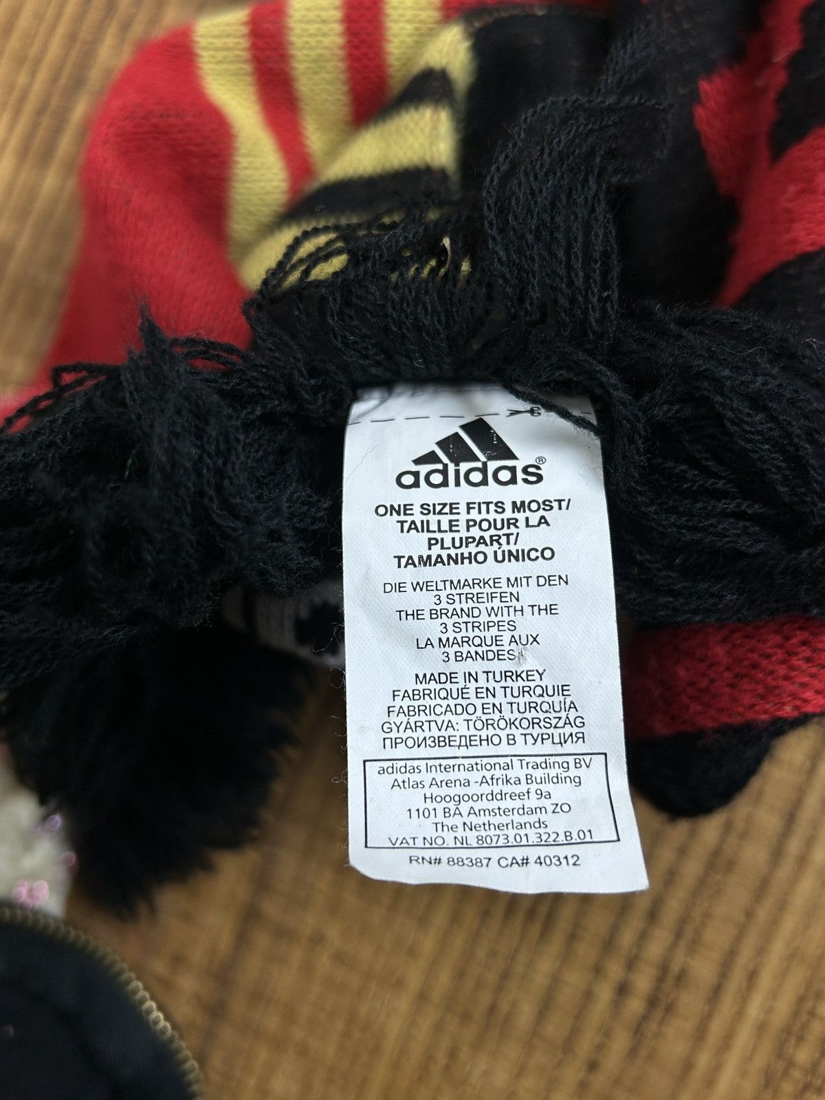 Adidas Vintage Adidas Ac Milan 2010 Fanwear Soccer Football Scarf Size ONE SIZE - 8 Thumbnail