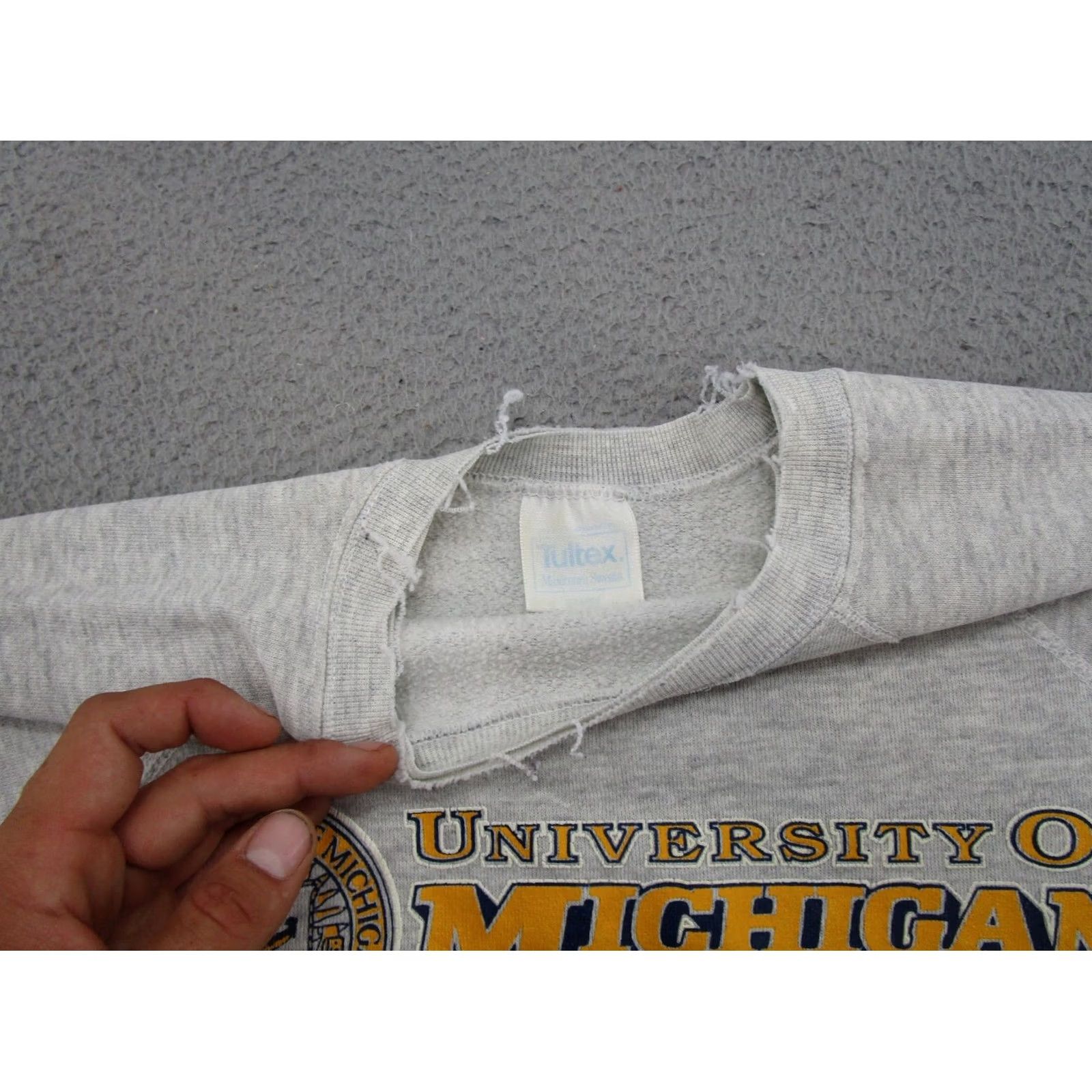 Tultex VTG 90s University of Michigan Wolverines Raglan Sleeve Sweatshirt XL Multicolor Men Hoodie Pullover Distressed 90s Theme Varsity Thrash Size US XL / EU 56 / 4 - 4 Thumbnail