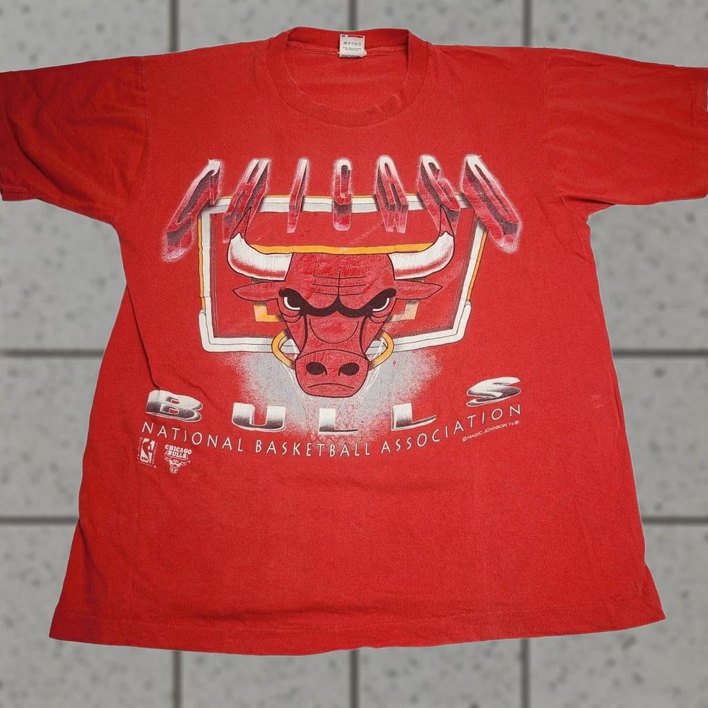 Fruit Of The Loom VINTAGE Fruit of the Loom 90s NBA Chicago Bulls Magic Johnson T's Mens Shirt L Red Shirt Mens Large Bulls 90s Sports Jordan Distressed Graphic Size US L / EU 52-54 / 3 - 1 Thumbnail