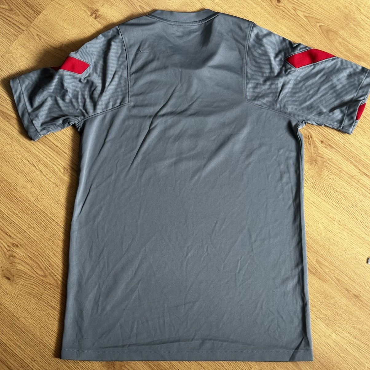 Nike FC LIVERPOOL 2020/2021 TRAINING SOCCER FOOTBALL SHIRT JERSEY Size US M / EU 48-50 / 2 - 4 Thumbnail