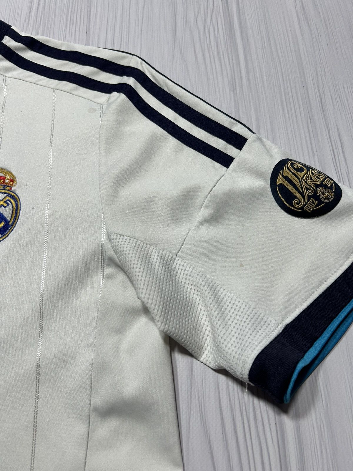 Adidas Real Madrid Benzema #9 Adidas Soccer Jersey Size M Size US M / EU 48-50 / 2 - 10 Thumbnail