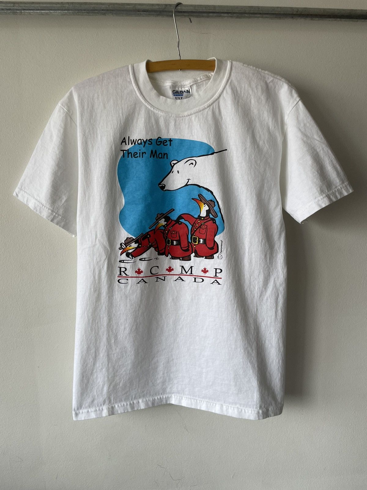 Vintage Vintage Canada Penguins Polar Bear tee Size US M / EU 48-50 / 2 - 1 Thumbnail