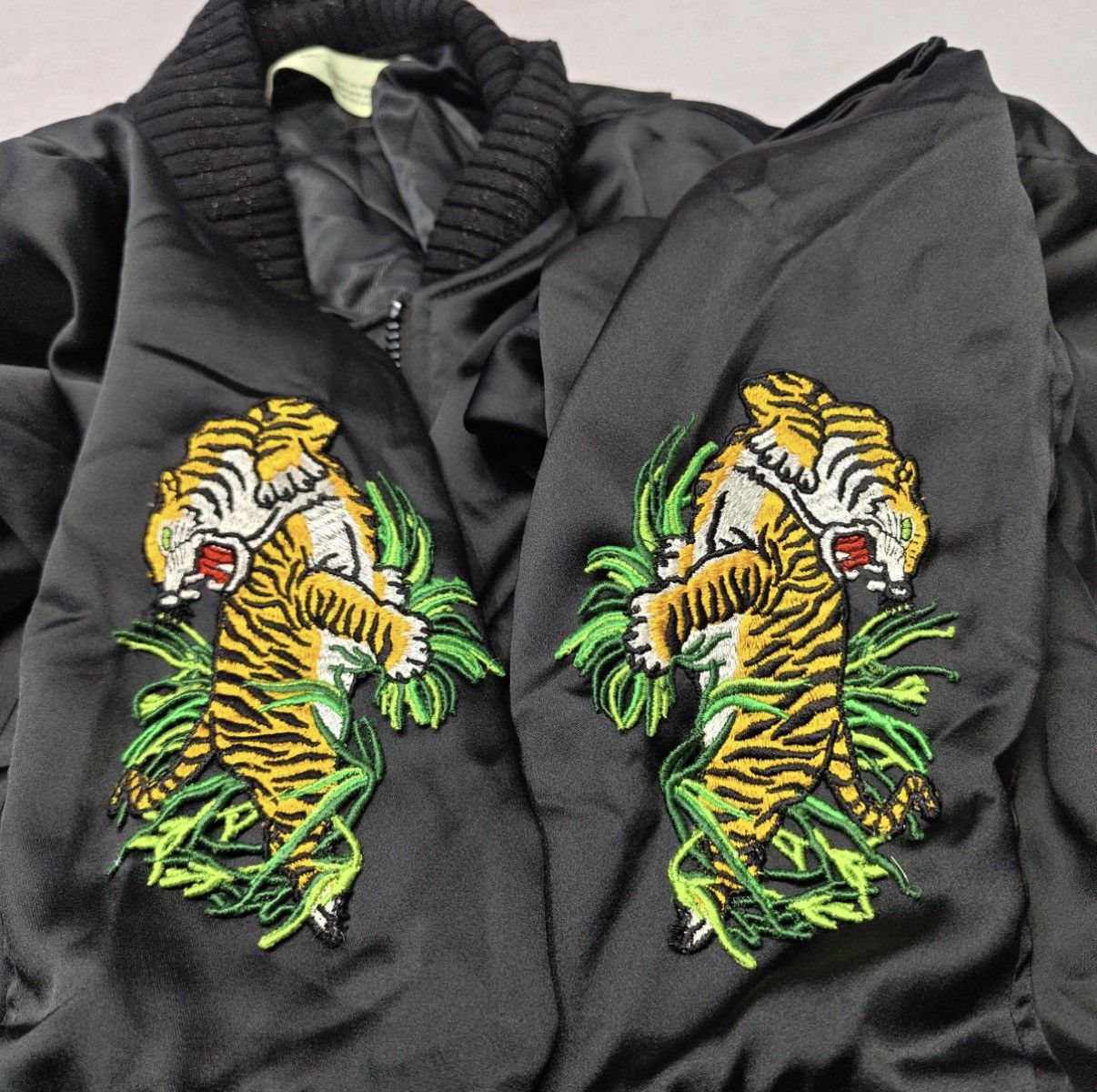 Off-White Off-White Tiger Embroidered Souvenir Bomber Jacket Size US M / EU 48-50 / 2 - 3 Thumbnail