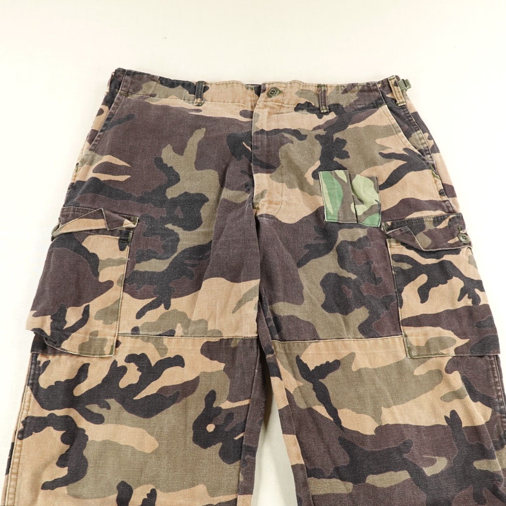 Vintage VINTAGE Gung Ho Pants Mens Large 32 Camouflage Cargo Military USA 90s Mens Pants 32 Green Camouflage Front Button Adjustable Waist Drawstring Hem Size US 33 - 2 Thumbnail