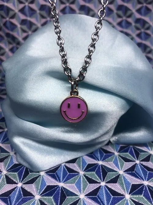 Jewelry Smiley Face Necklace Size ONE SIZE - 3 Thumbnail