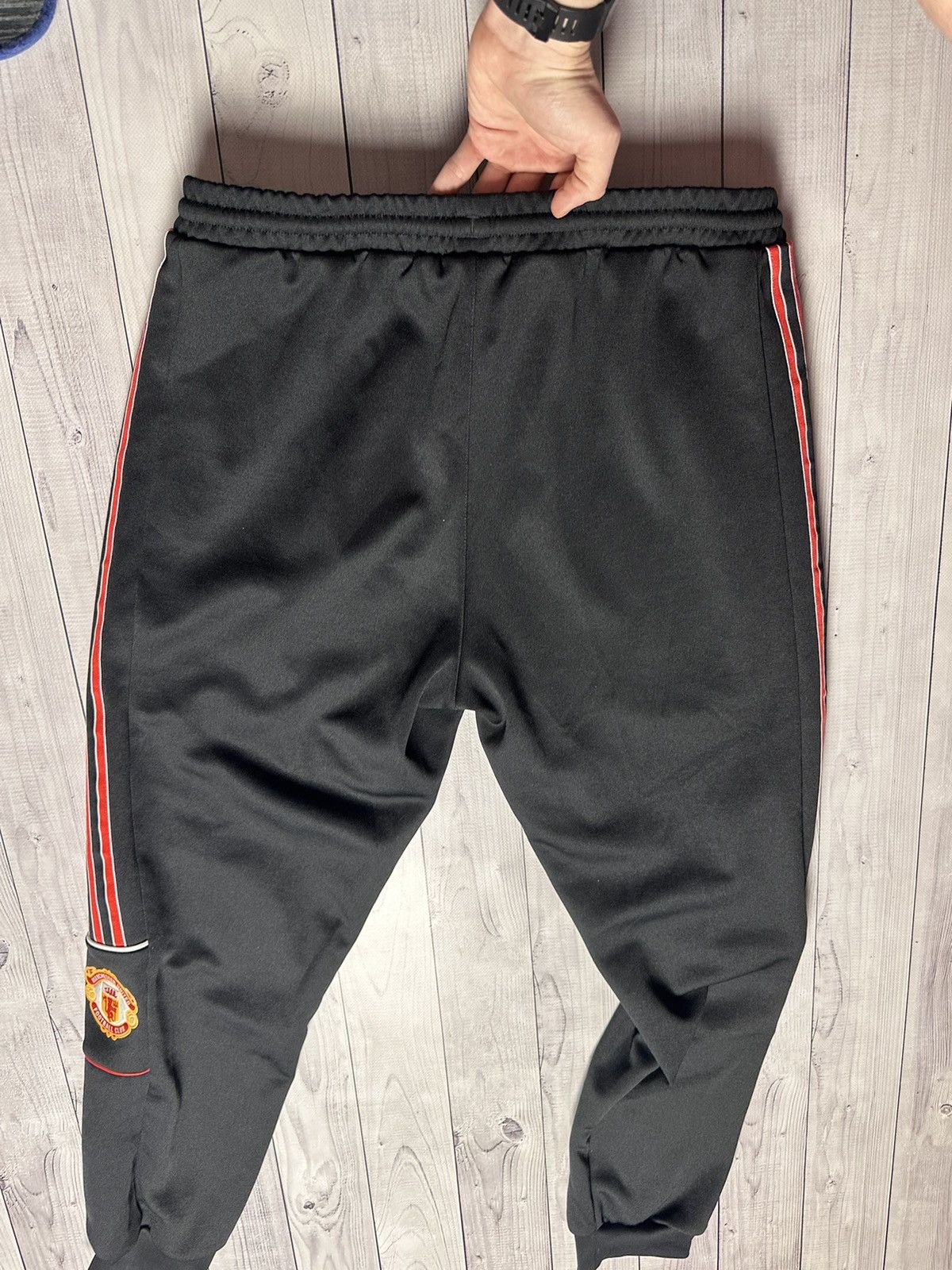 Vintage Vintage retro Manchester United Adidas soccer joggers size L Size US 34 / EU 50 - 9 Thumbnail