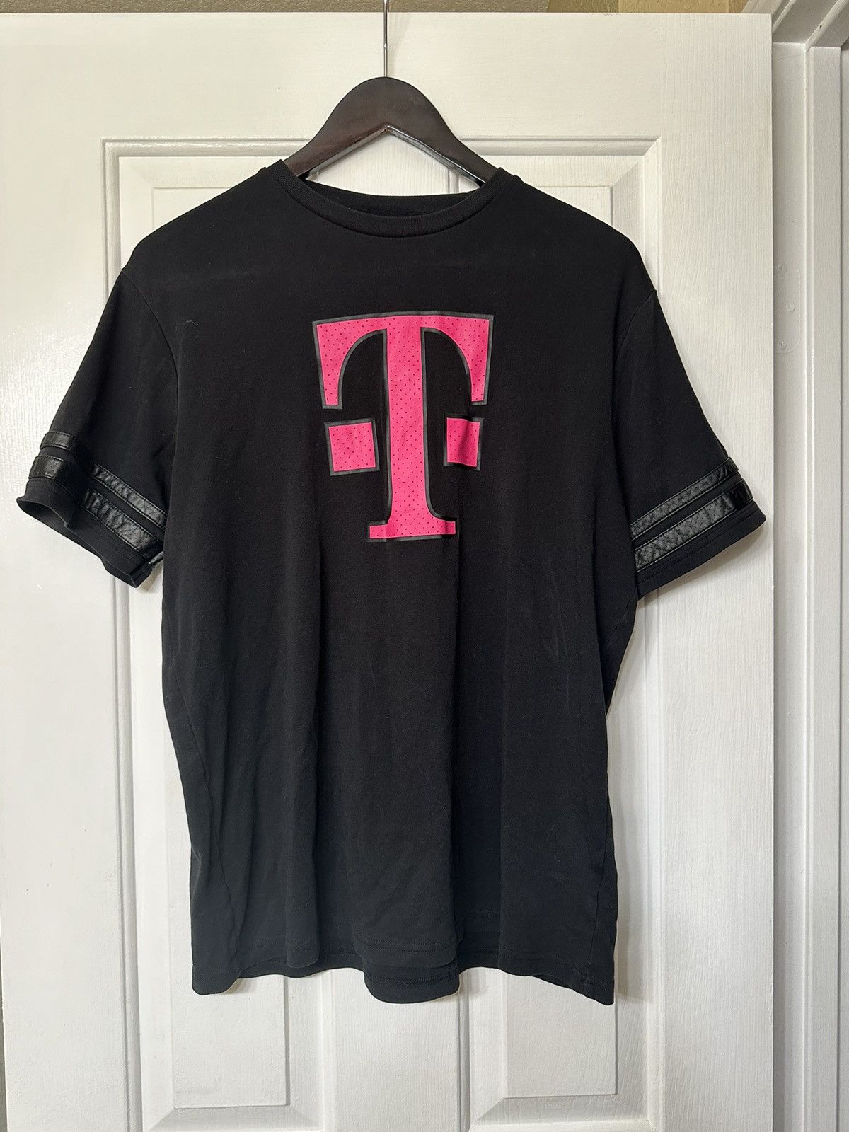 NBA T-Mobile Jersey Short Sleeve MLS Employee Shirt Size US L / EU 52-54 / 3 - 1 Thumbnail