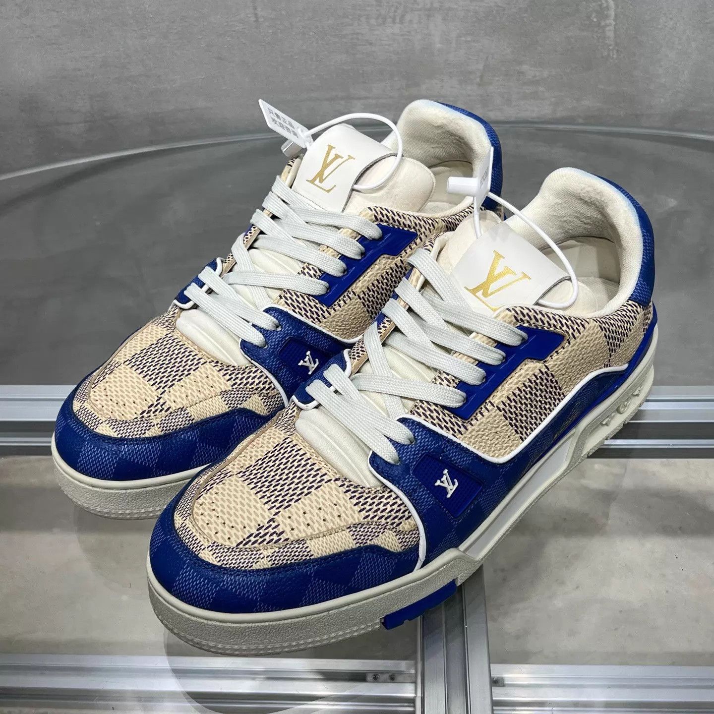 Louis Vuitton LV Trainer White Blue Monogram UK8/42 Size US 9 / EU 42 - 2 Thumbnail