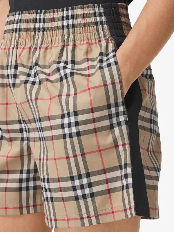 Burberry BURBERRY Vintage Check side-stripe shorts Size 26" / US 2 / IT 38 - 5 Thumbnail