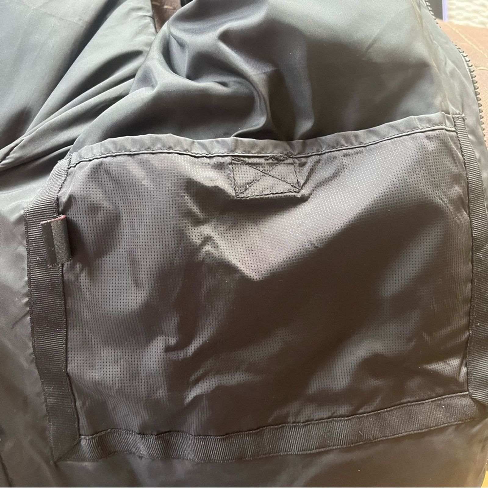 Old Navy Old Navy Mens sz M Black Down Full Zip Puffer Vest Outdoor Size US M / EU 48-50 / 2 - 2 Thumbnail