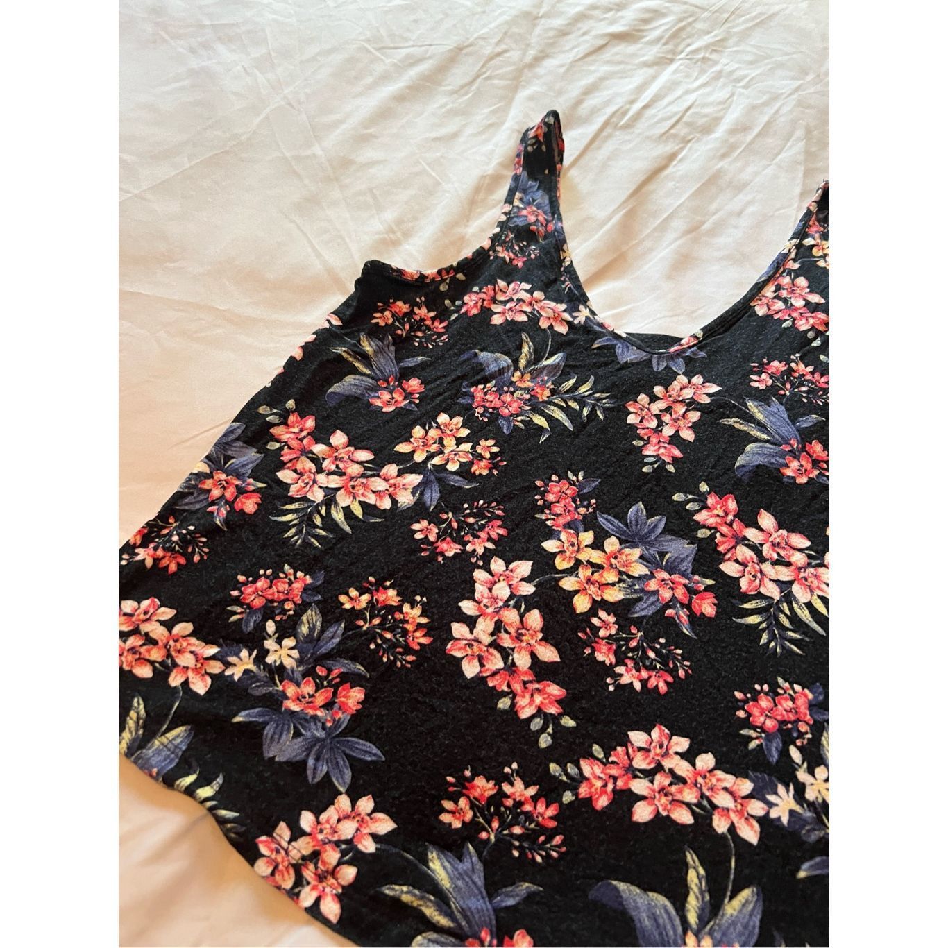 American Eagle Outfitters American Eagle Soft & Sexy Crepe Floral Tank Top Woman’s Siz Size M / US 6-8 / IT 42-44 - 3 Thumbnail