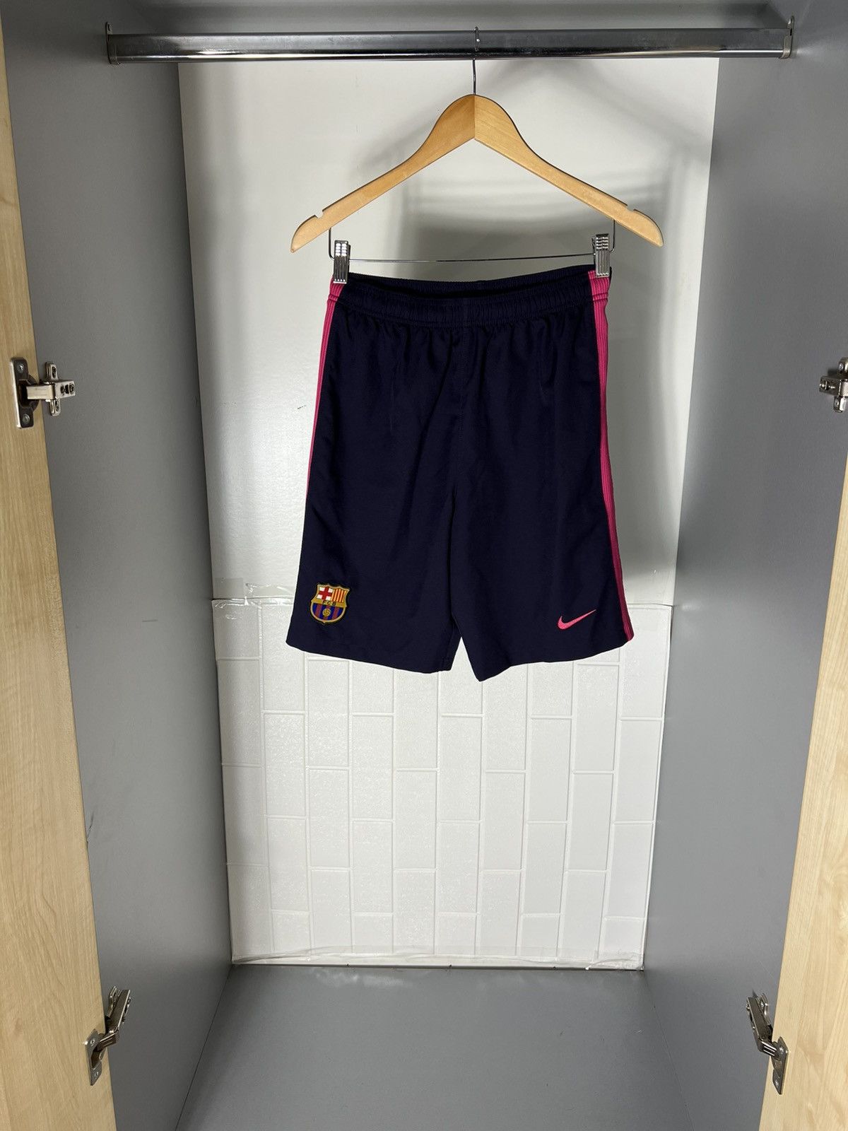 Nike VINTAGE NIKE FC BARCELONA SPAIN SOCCER JERSEY SHORTS Y2K 90s Size US 30 / EU 46 - 1 Thumbnail