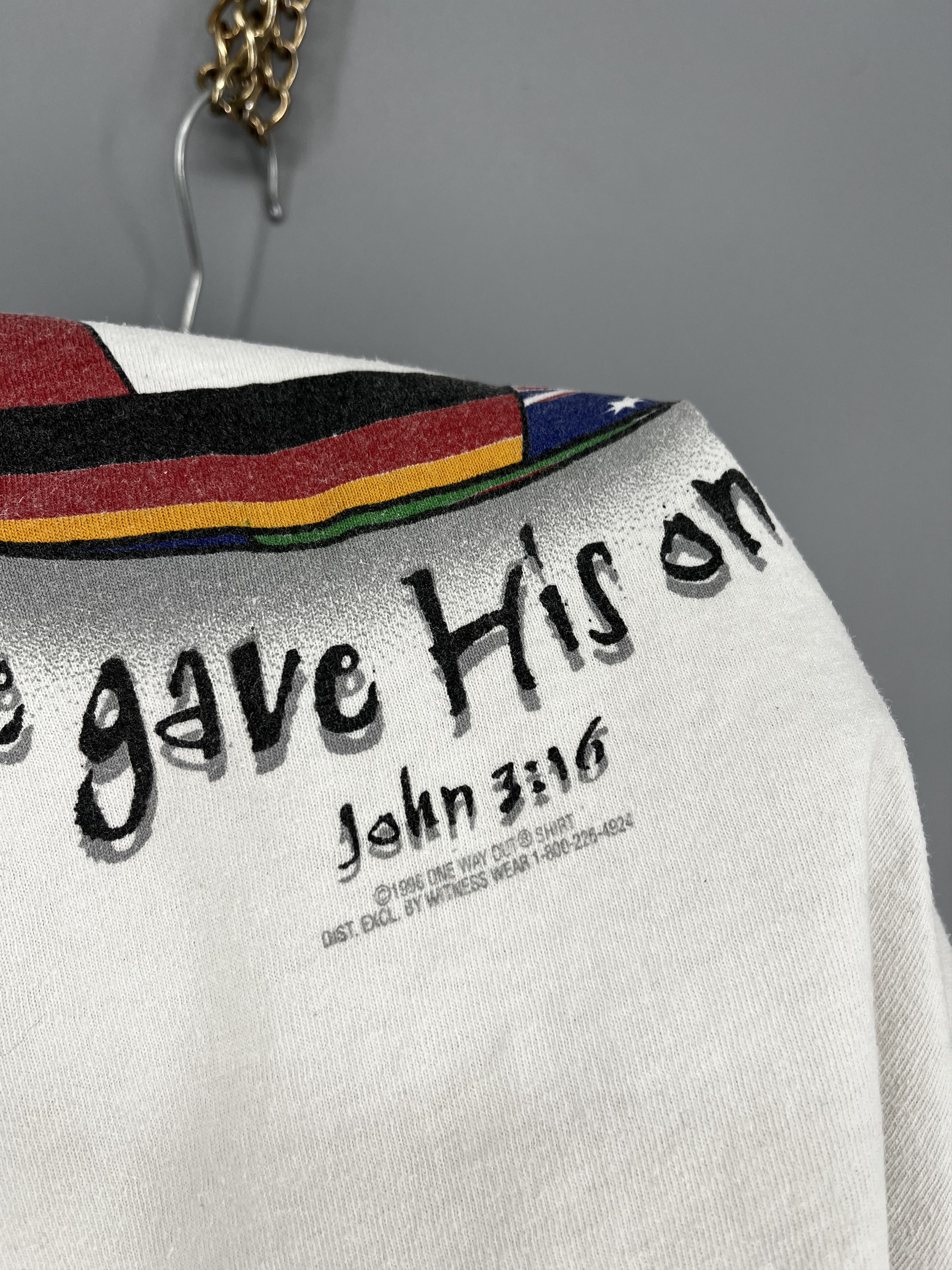 Vintage Vintage 1990s Olympics John 3:16 Jesus Tee Thrashed T-Shirt Size US L / EU 52-54 / 3 - 15 Thumbnail