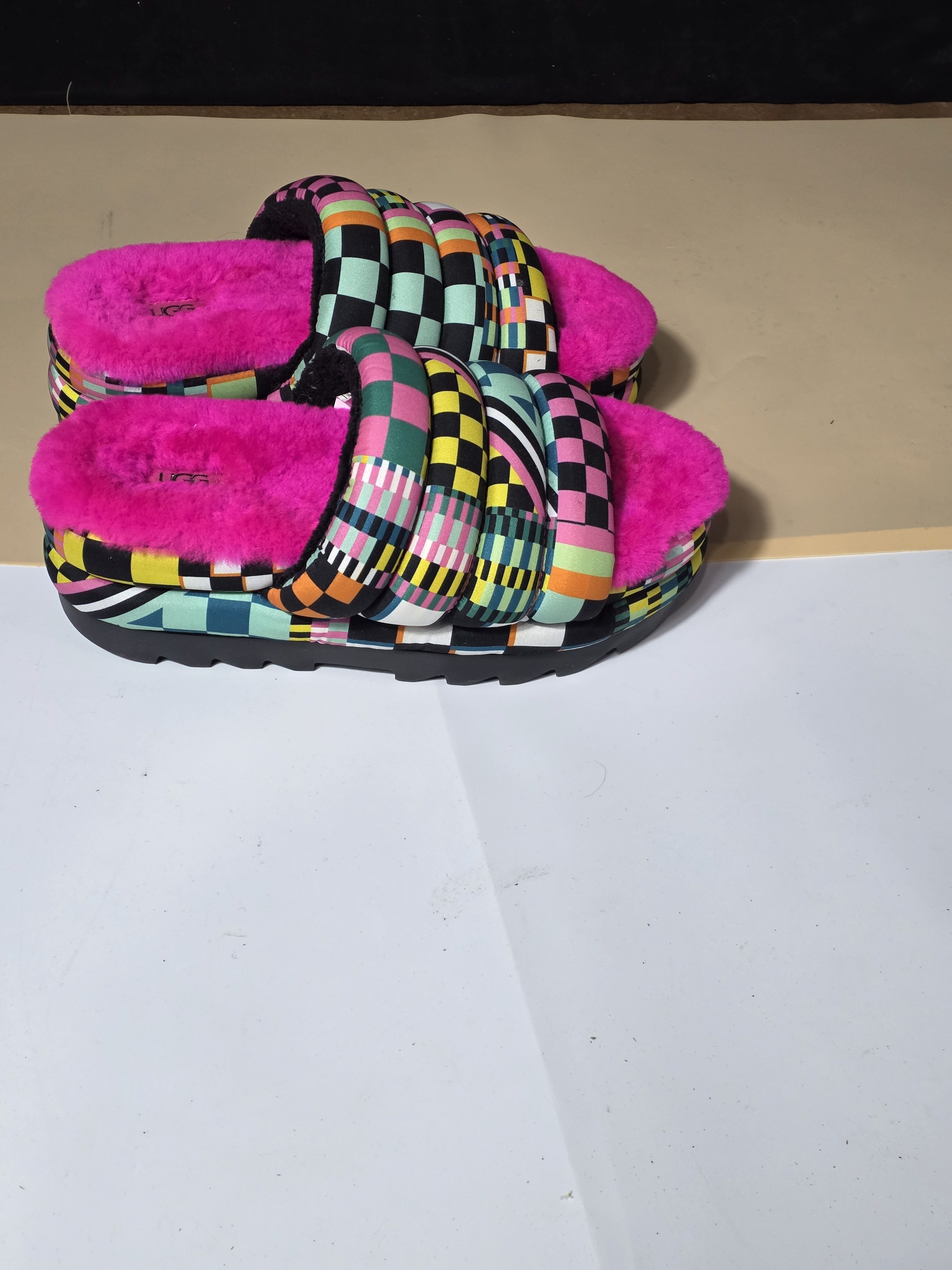 Ugg UGG Colorblock Puffy Slide Slippers Women’s Size 8 Size US 8 / IT 38 - 2 Thumbnail