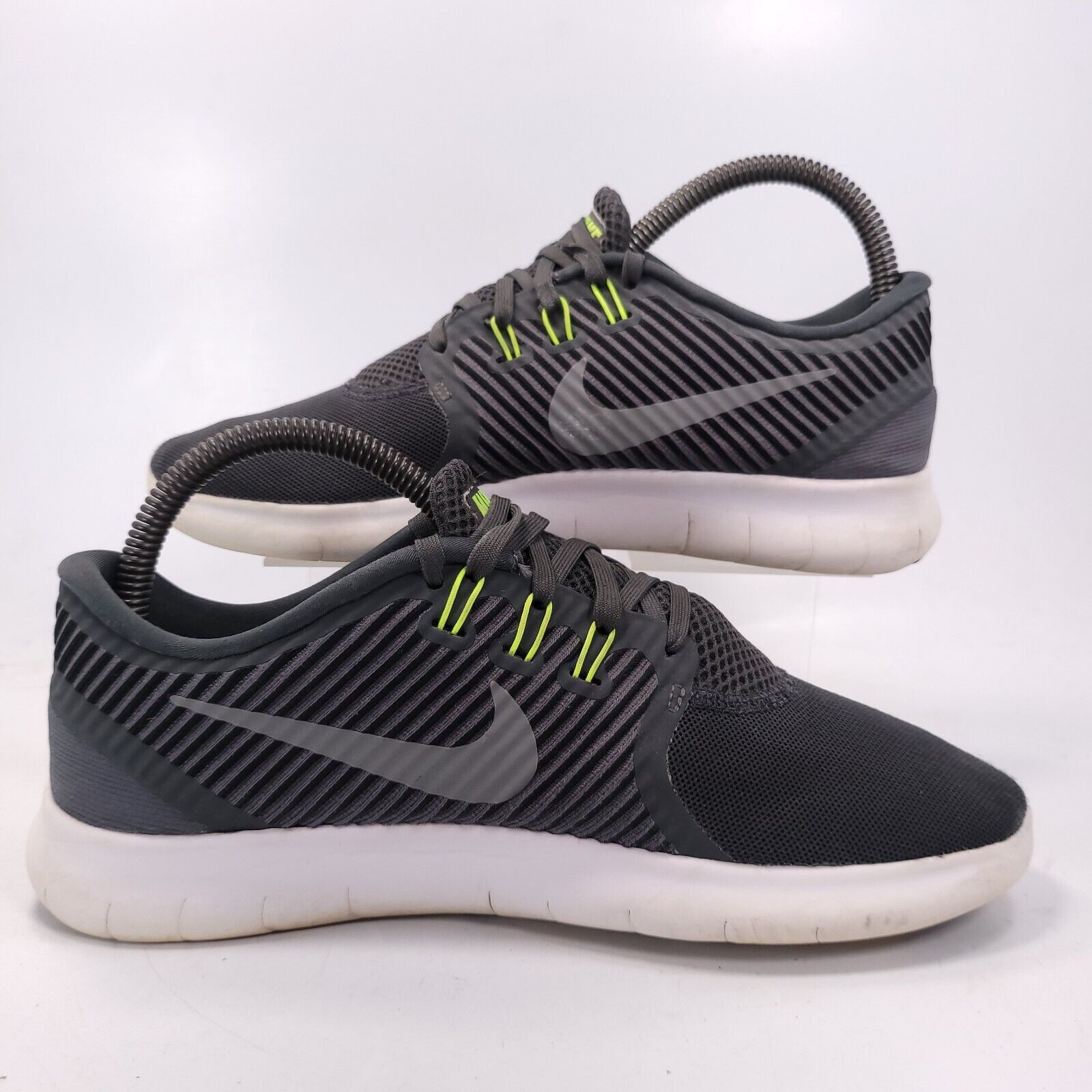Nike Nike Free RN CMTR Shoe Womens Size 7 831511-008 Black White Size US 7 / IT 37 - 7 Thumbnail