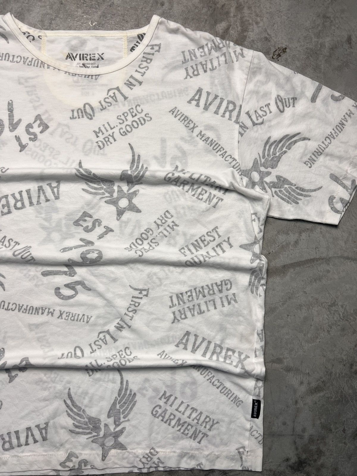 Vintage Vintage Avirex all-over print t-shirt Size US L / EU 52-54 / 3 - 5 Thumbnail