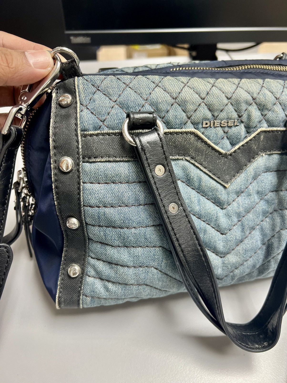 Diesel × Diesel Black Gold × Vintage Vintage Y2K Diesel Two Way Sling Crossbody Bag Size ONE SIZE - 19 Thumbnail