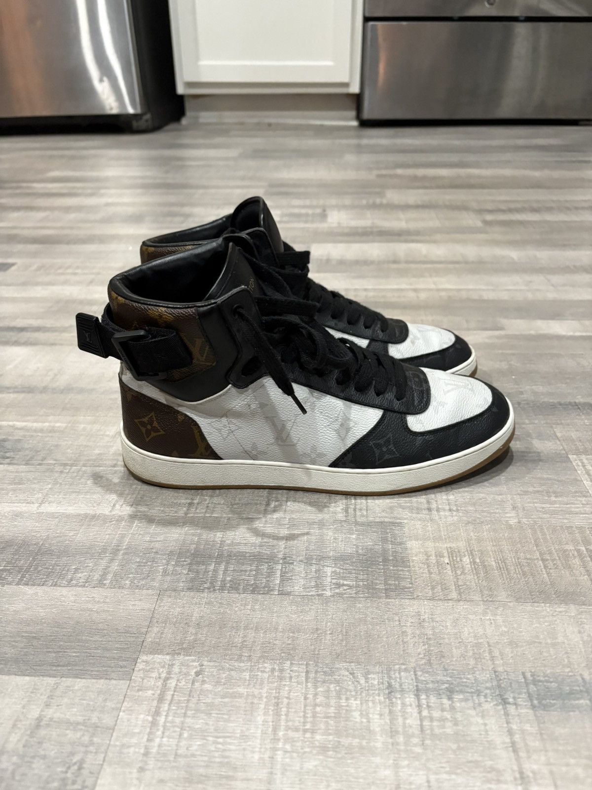 Louis Vuitton Louis Vuitton Rivoli High Black/White/Brown 'Tri-Color' Size US 9 / EU 42 - 3 Thumbnail
