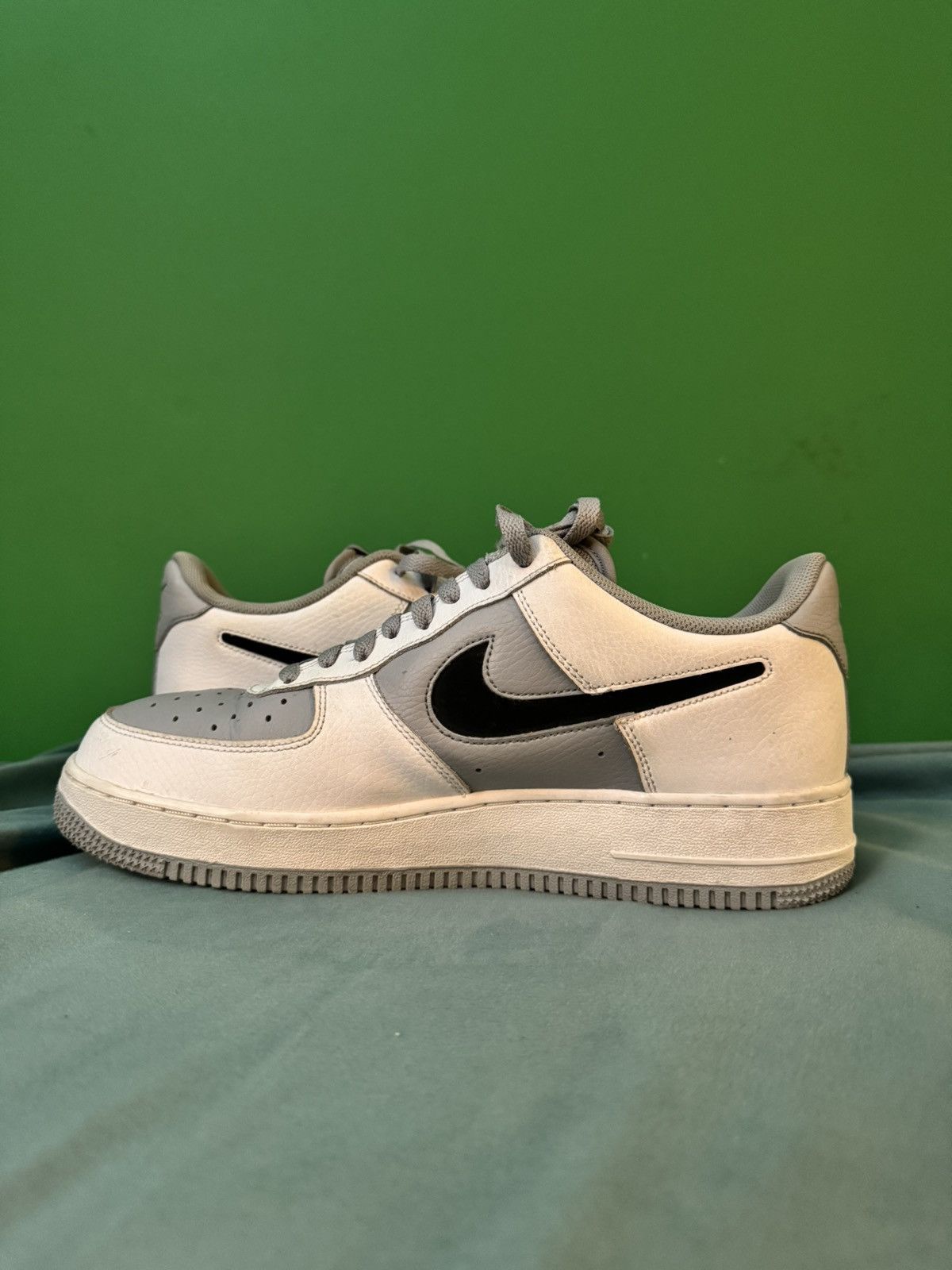 Nike Nike Air Force 1 low white grey black swoosh 2022 Size US 10.5 / EU 43-44 - 2 Thumbnail