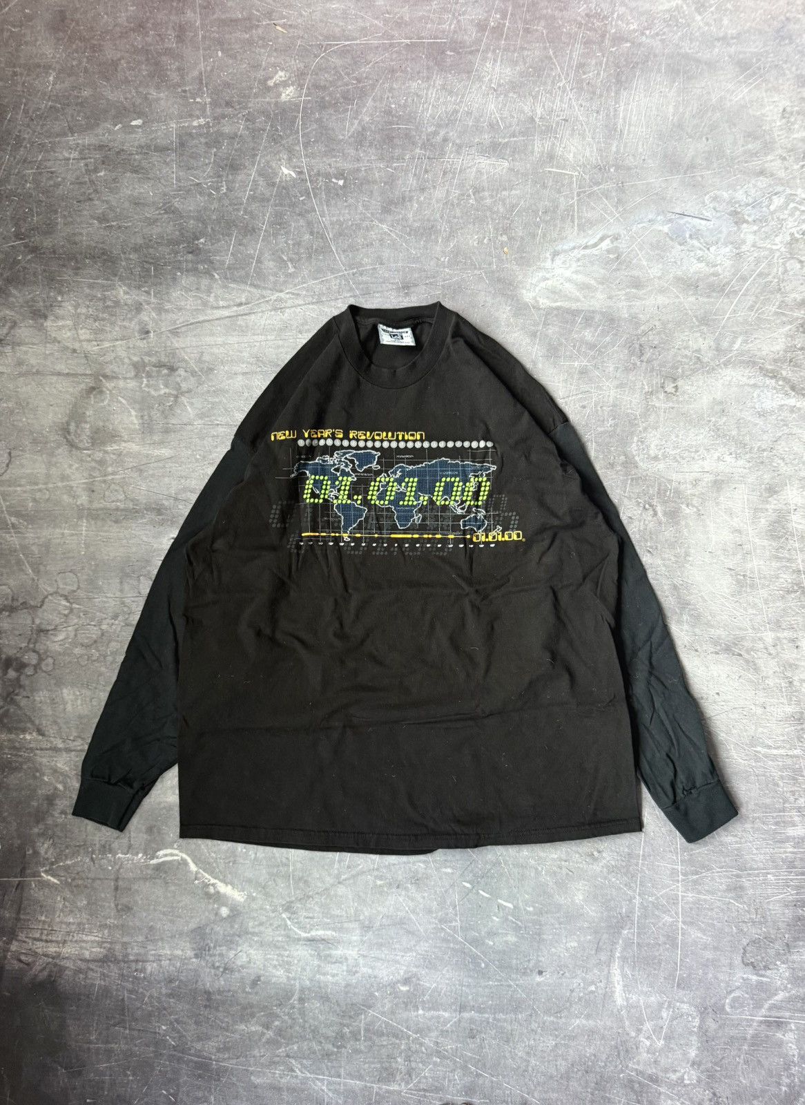 Vintage Vintage Y2K ‘New Year’s Revolution’ T-Shirt (XXL) Size US XXL / EU 58 / 5 - 1 Thumbnail