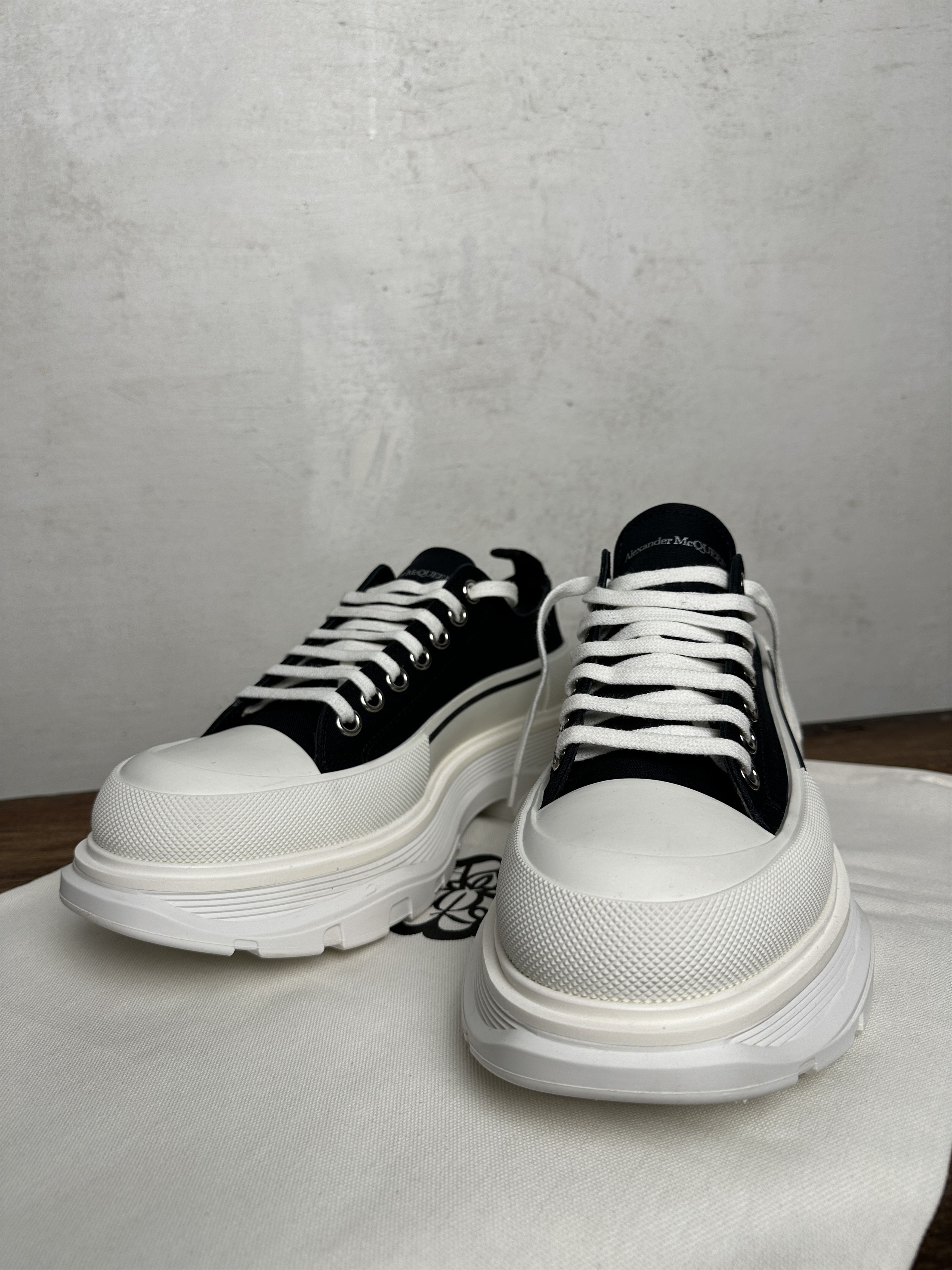Alexander McQueen ALEXANDER MCQUEEN White Tread Slick Low Sneakers Size US 10 / EU 43 - 9 Thumbnail