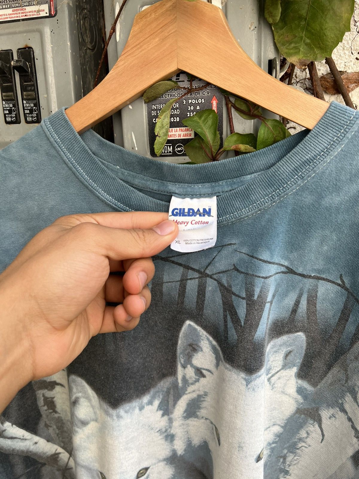 The Mountain 2000s Arctic Wolves Nature Souvenir Tee Size US XL / EU 56 / 4 - 3 Thumbnail