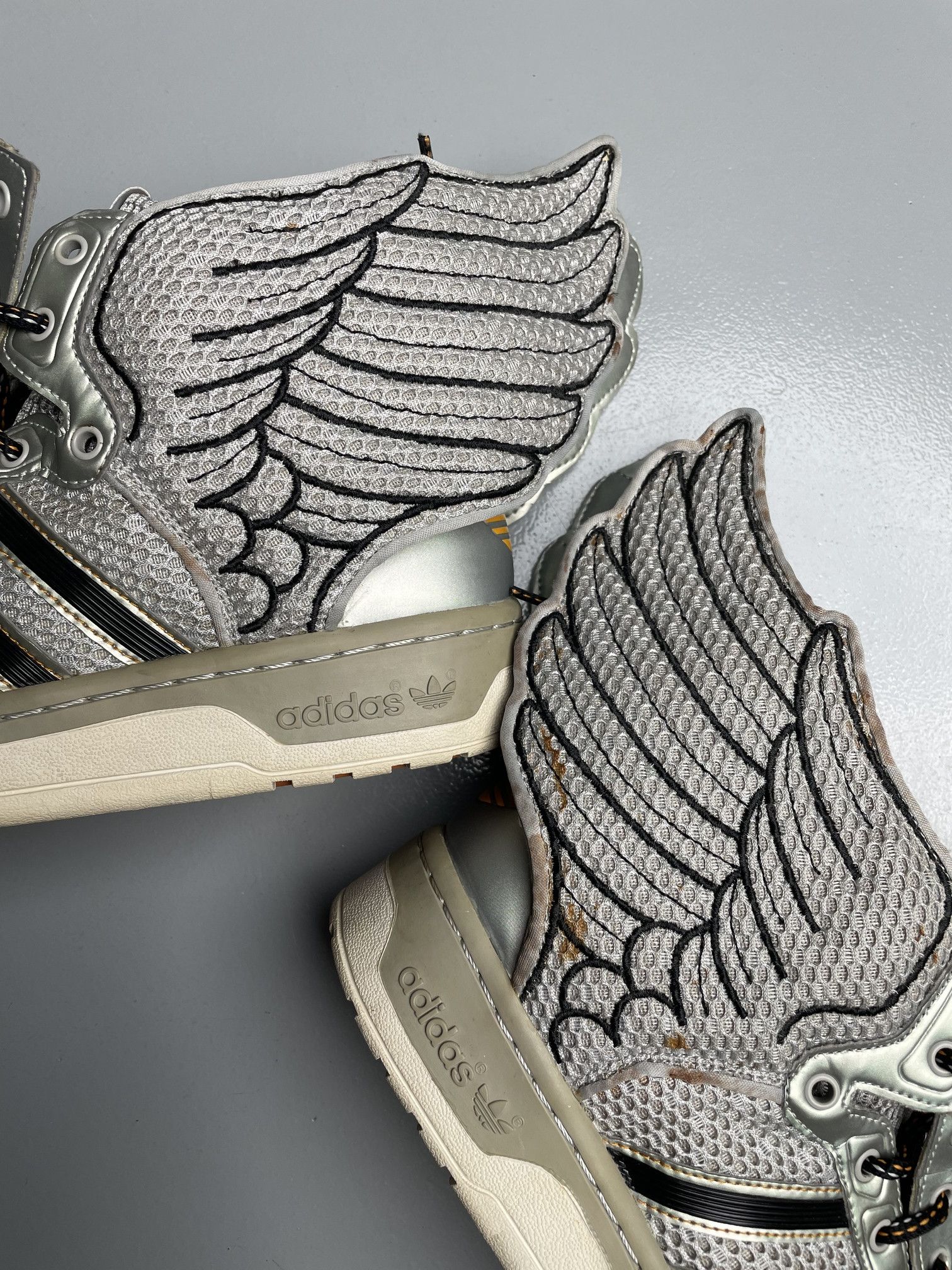 Adidas × Jeremy Scott adidas X Jeremy Scott 2012 JS Wings 2.0 Mesh Metallic Silver Size US 11 / EU 44 - 16 Thumbnail