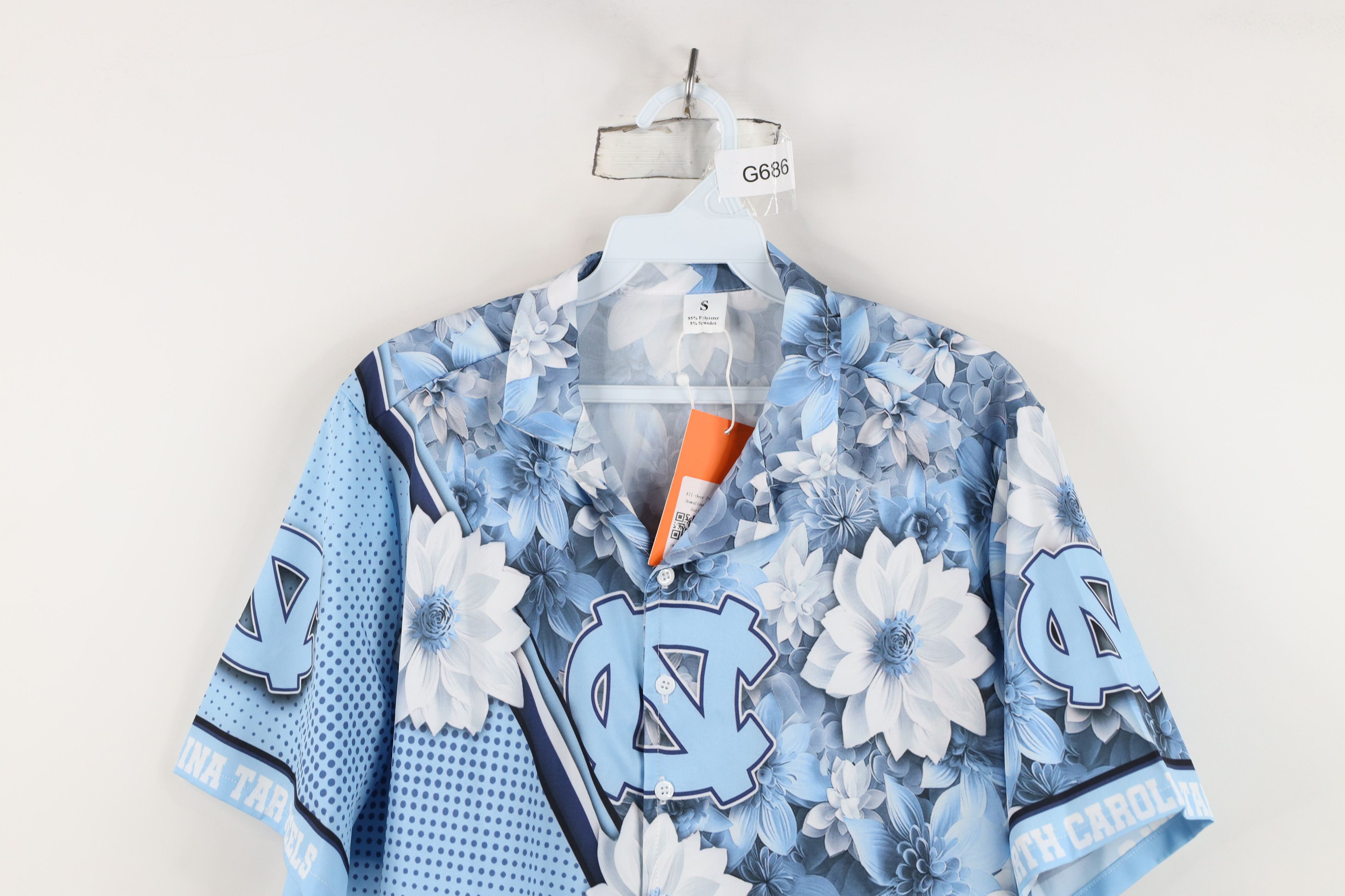 Vintage New Print University of North Carolina Hawaiian Button Shirt Size US S / EU 44-46 / 1 - 2 Thumbnail