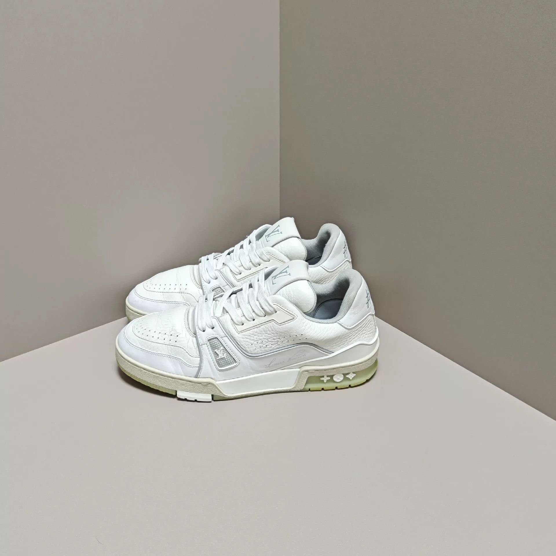 Louis Vuitton Louis Vuitton Training White Lowtop Sneakers 7 Men Size US 7 / EU 40 - 1 Thumbnail