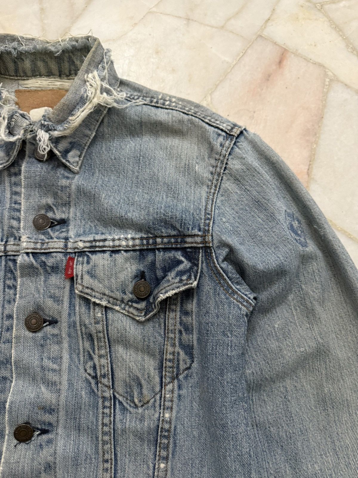 Levi's Vintage Clothing 70s Vtg LEVIS Thrashed Distressed Denim Trucker Jacket Size US S / EU 44-46 / 1 - 4 Thumbnail