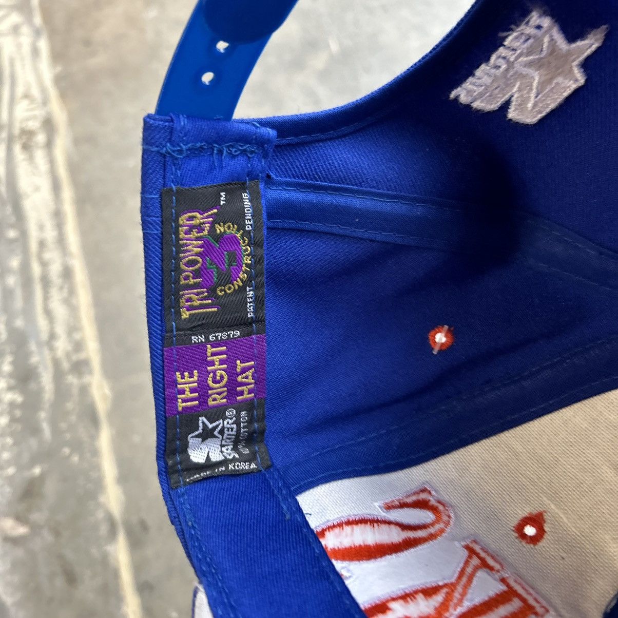 NBA × Starter × Vintage 90s New York Knicks two-tone wraparound snapback Size ONE SIZE - 6 Thumbnail