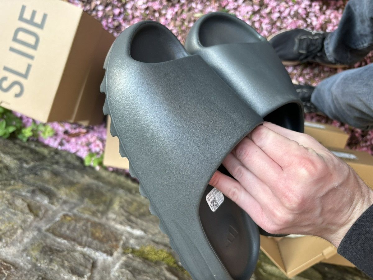 Yeezy Adidas Yeezy Slide Dark Onyx Size 9 ID5103 Size US 9 / EU 42 - 2 Thumbnail