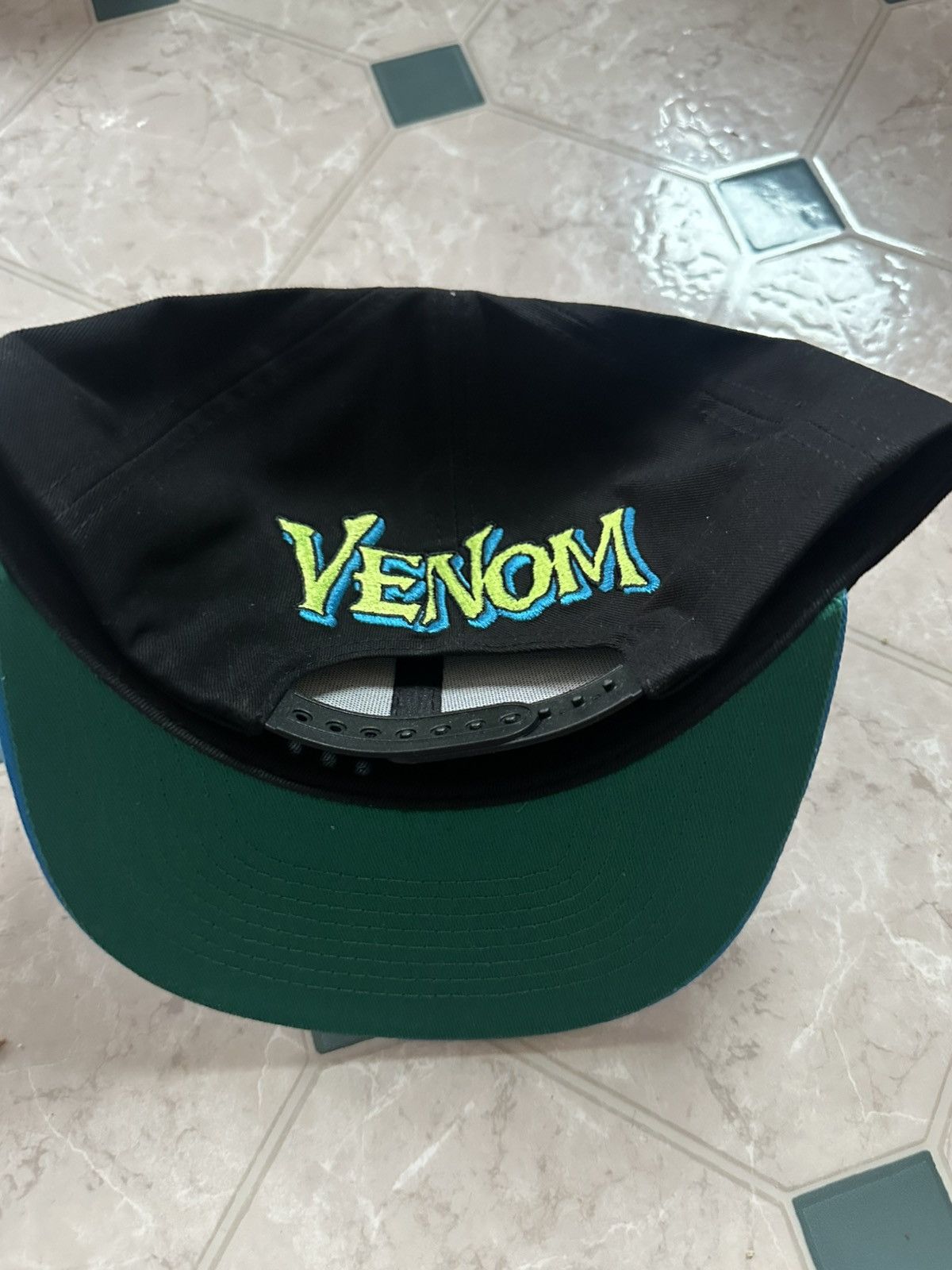 Marvel Comics Mask and Disguise Marvel Venom Snapback Hat Size ONE SIZE - 2 Thumbnail