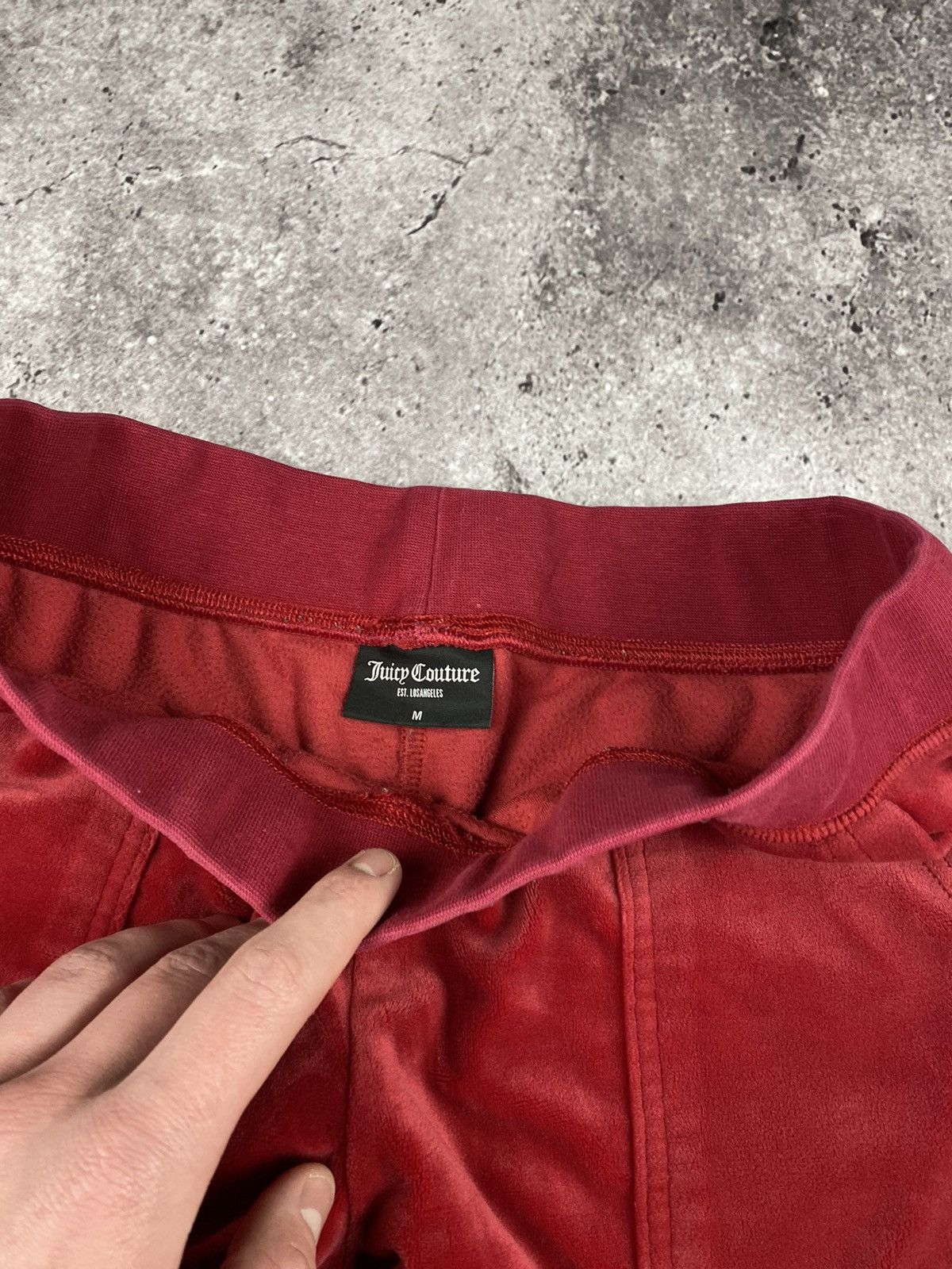 Juicy Couture × Vintage Vintage Juicy Couture Big Logo Y2K Flared velvet sweatpants Size 32" / US 10 / IT 46 - 9 Thumbnail