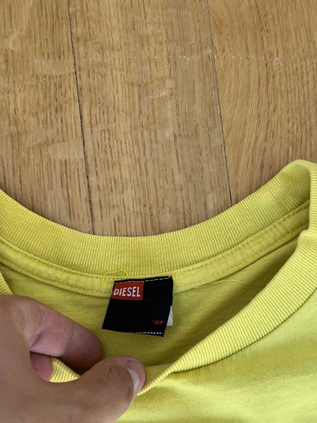 Diesel Vintage Mens Diesel Yellow T-shirt Big Logo Centre Fit Size US XL / EU 56 / 4 - 11 Thumbnail