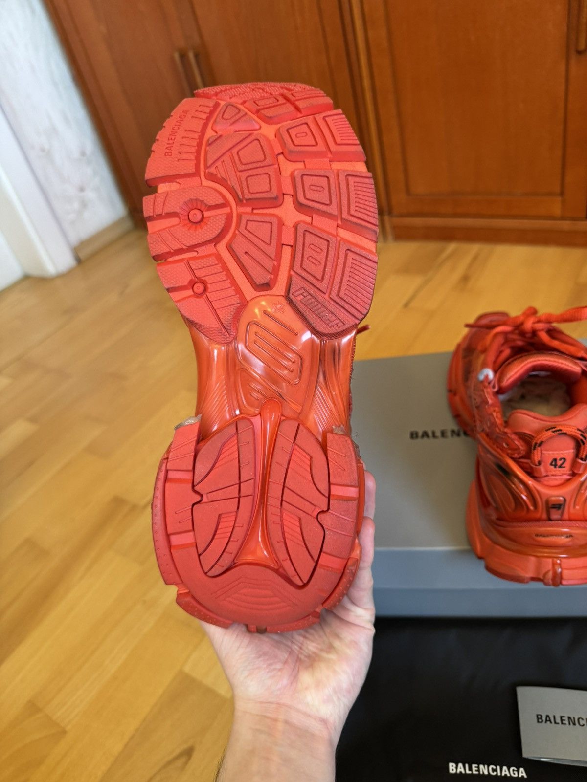 Balenciaga *NEW* Balenciaga Runner Triple Red Size US 9 / EU 42 - 9 Thumbnail