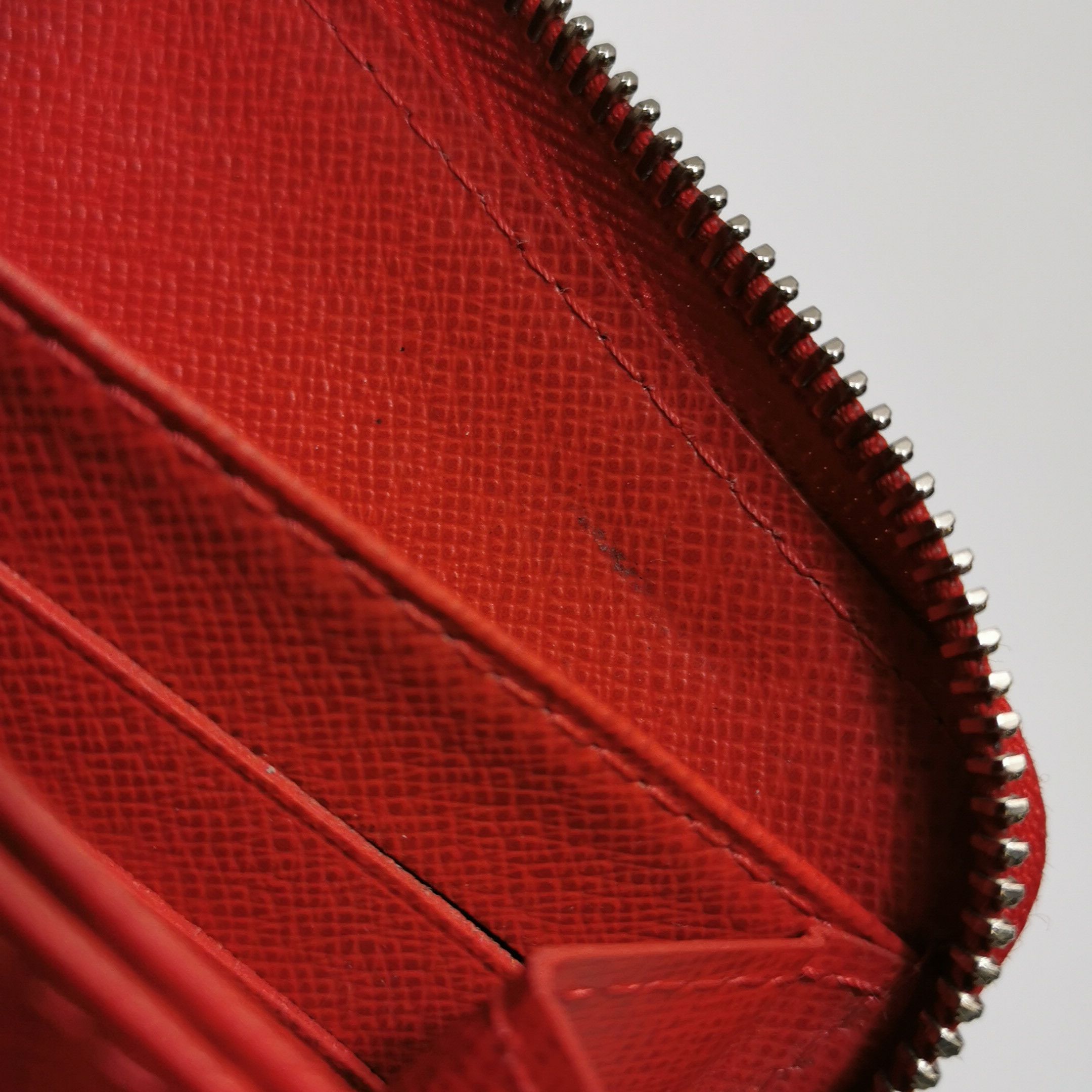 Louis Vuitton Louis Vuitton (LV) Zippy cowhide ripple zip around wallet - Size ONE SIZE - 5 Thumbnail