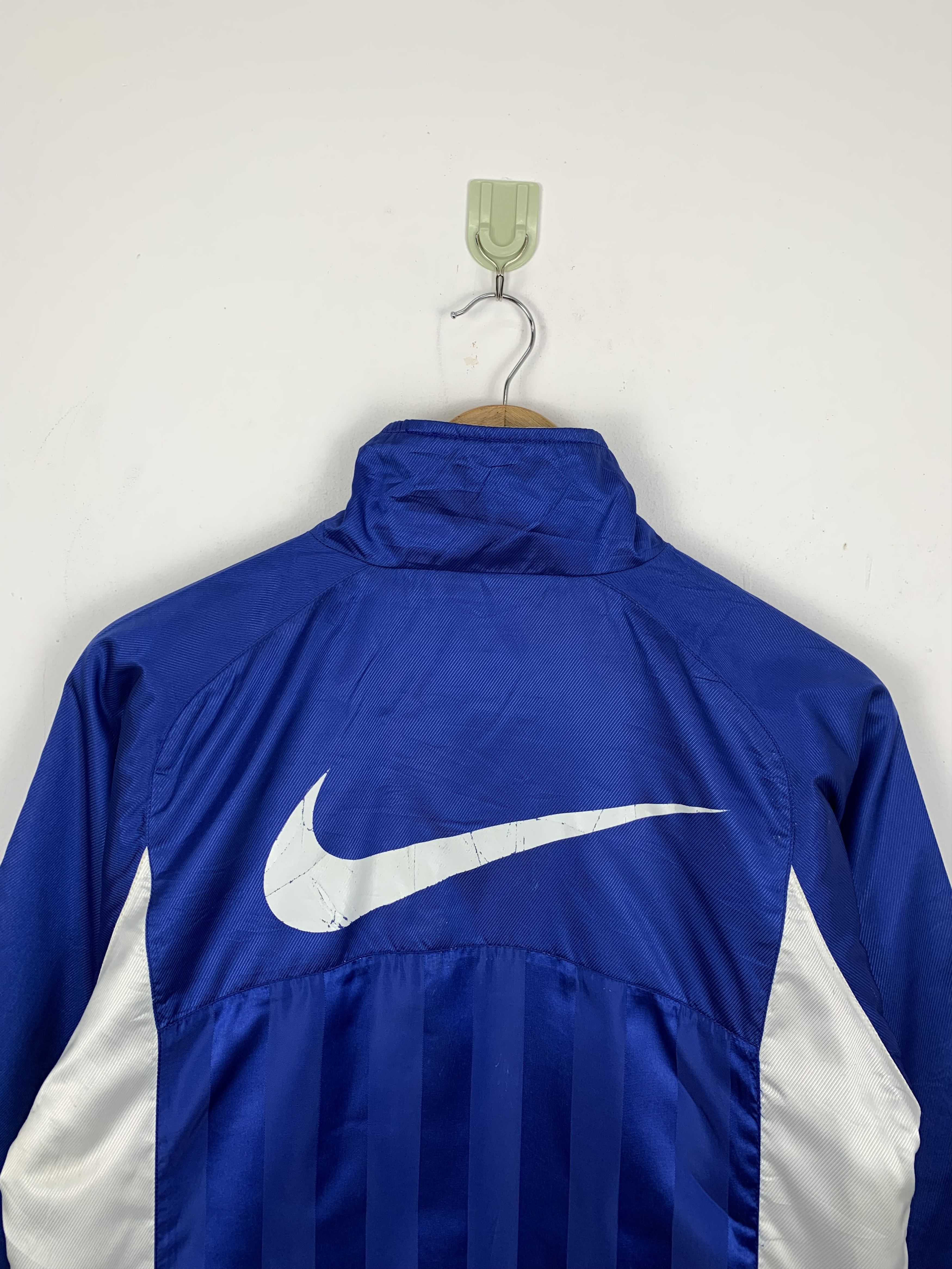 Vintage Vintage Nike Swoosh Windbreaker Jacket J1363 Size US S / EU 44-46 / 1 - 3 Thumbnail
