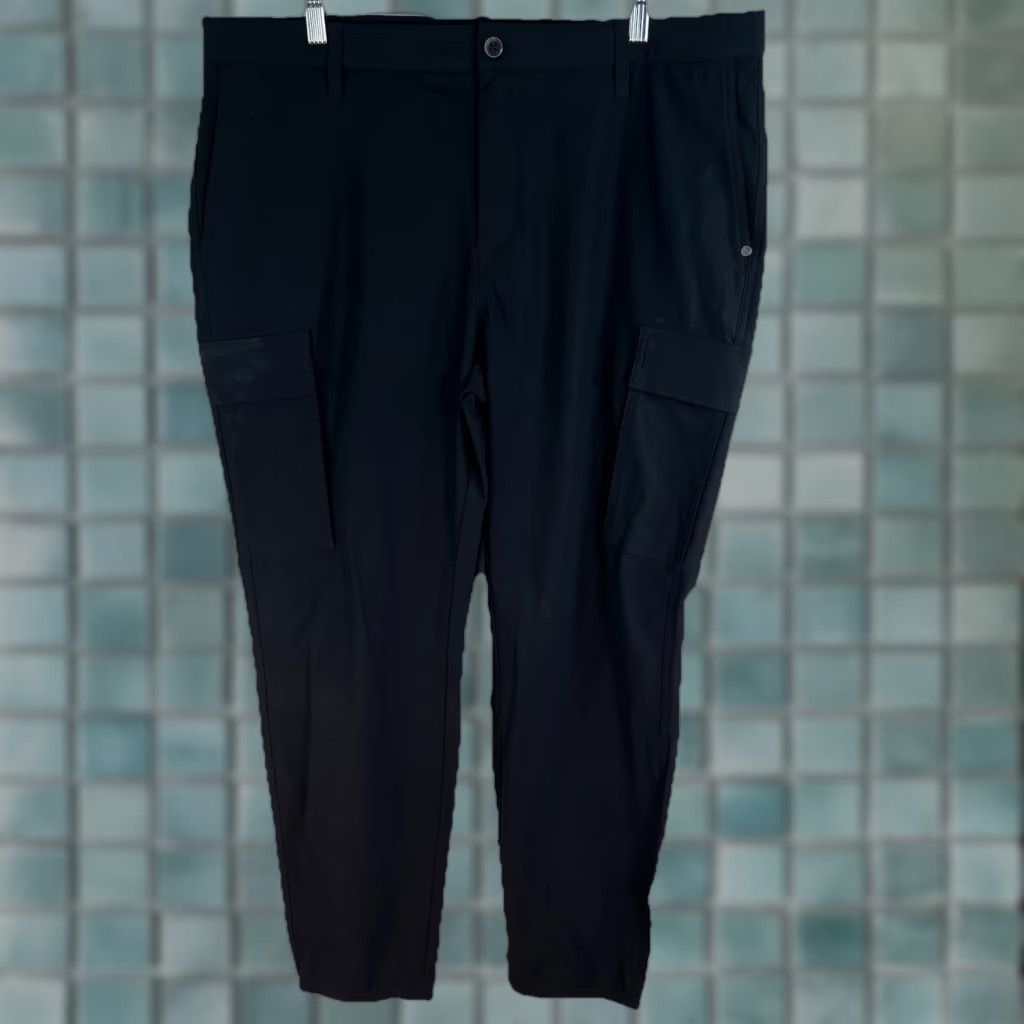 Vuori Vuori Mens Meta Cargo Pant - 5-Pocket Slash Pockets Cargo Straight Leg Black 38 X31 Vintage No Size US 38 / EU 54 - 1 Thumbnail