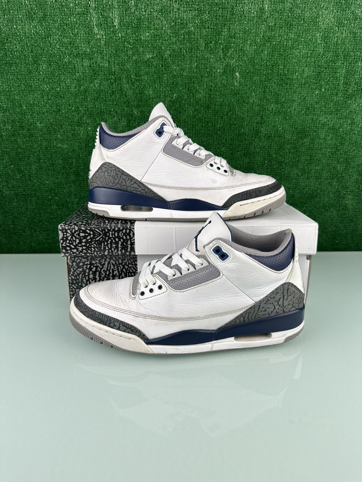 Jordan Brand Air Jordan 3 Retro Midnight Navy Size 10.5 Size US 10.5 / EU 43-44 - 2 Thumbnail