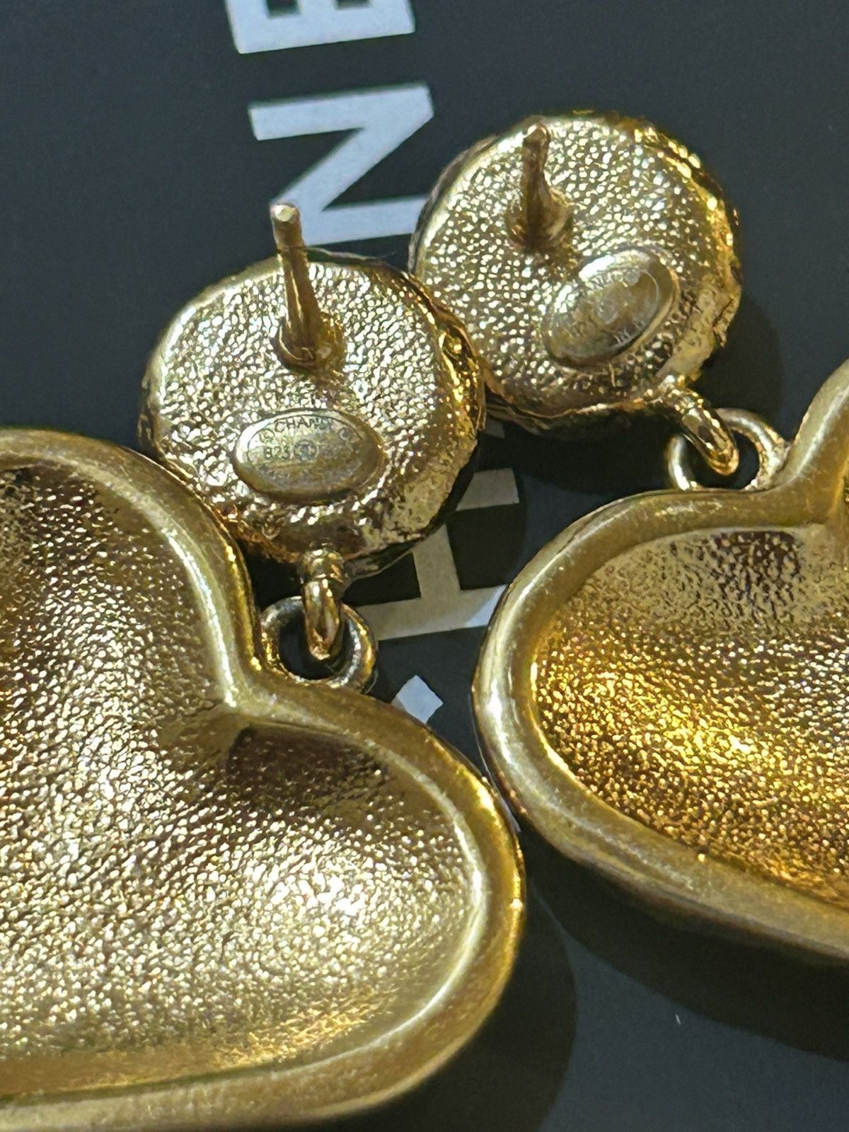 Chanel Chanel Heart Shaped CC Black Enamel, Faux Pearl Earrings Size ONE SIZE - 10 Thumbnail