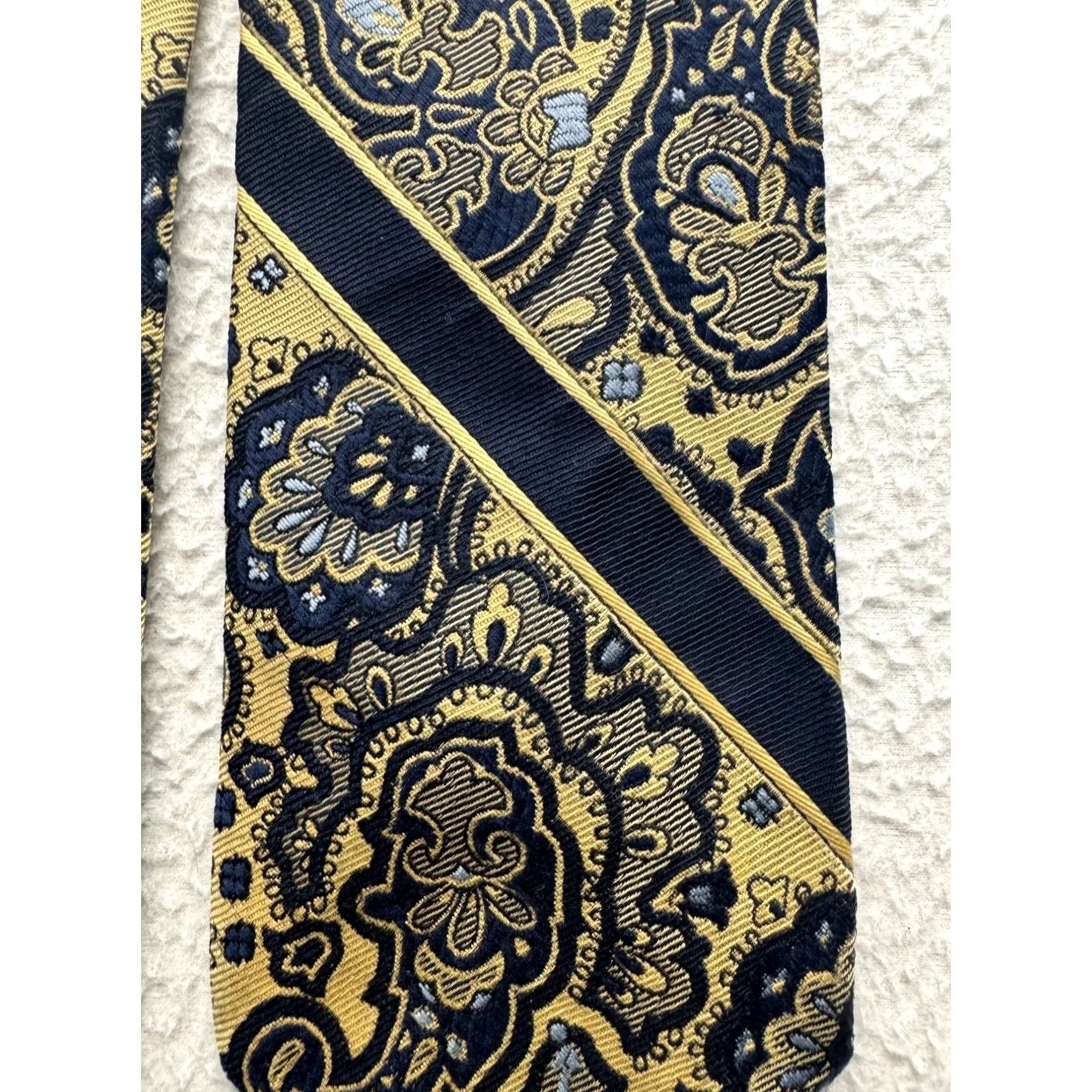 Vintage VINTAGE Wembley Paisley/Stripe Necktie Blue/Gold Wemlon Design #9110 Size ONE SIZE - 3 Thumbnail