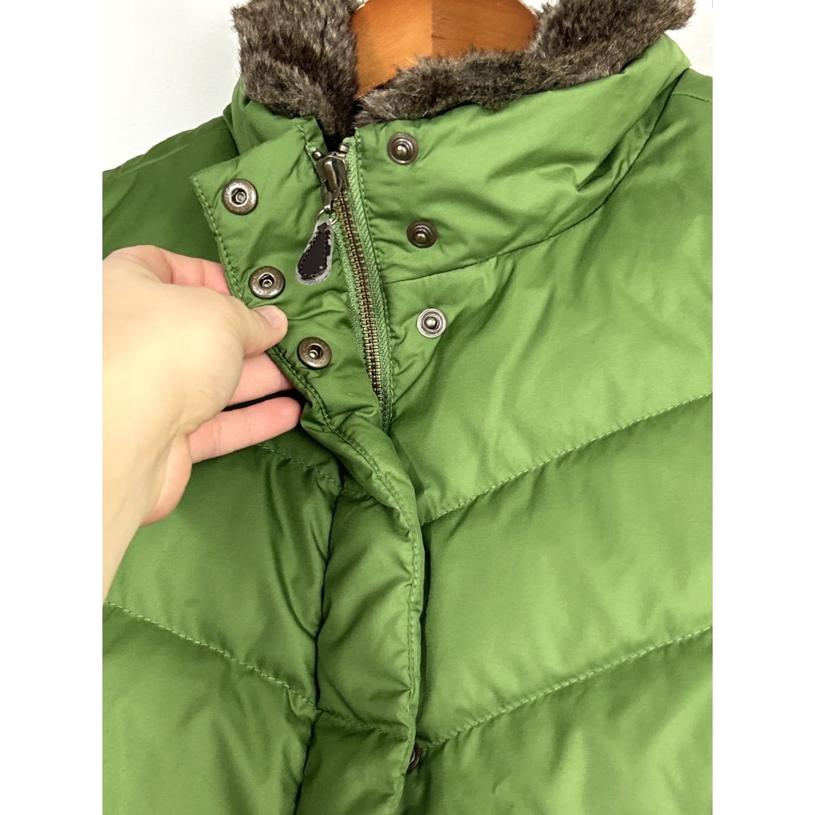 Eddie Bauer Eddie Bauer Vest Puffer Down Womens Small Army Green Faux Fur Collar Stains Size S / US 4 / IT 40 - 7 Thumbnail