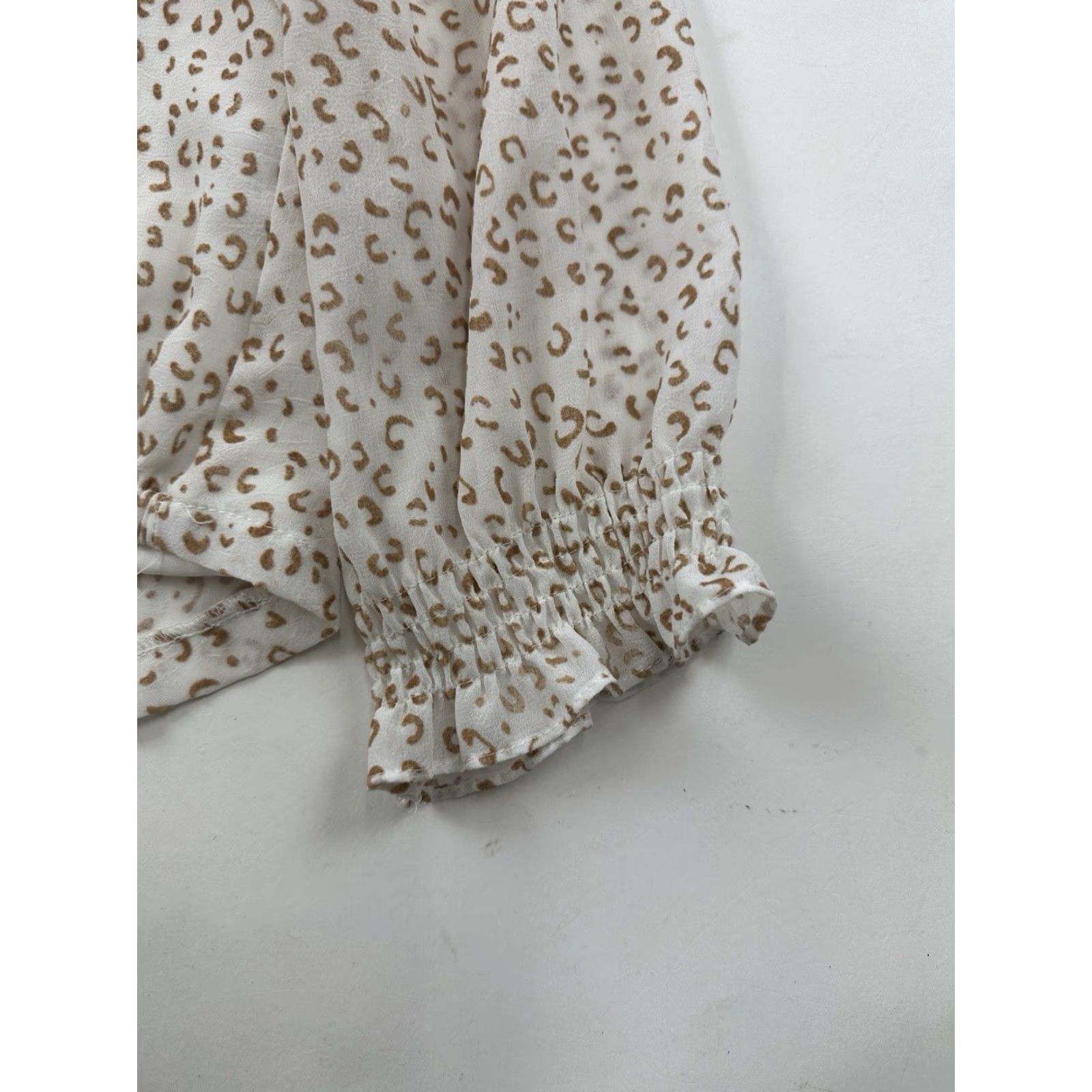 Anthropologie Entro Blouse Womens Large Cheetah Print Boho Wrap V-Neck Long Sleeve Pullover Multicolor Polyester Regular Size L / US 10 / IT 46 - 2 Thumbnail