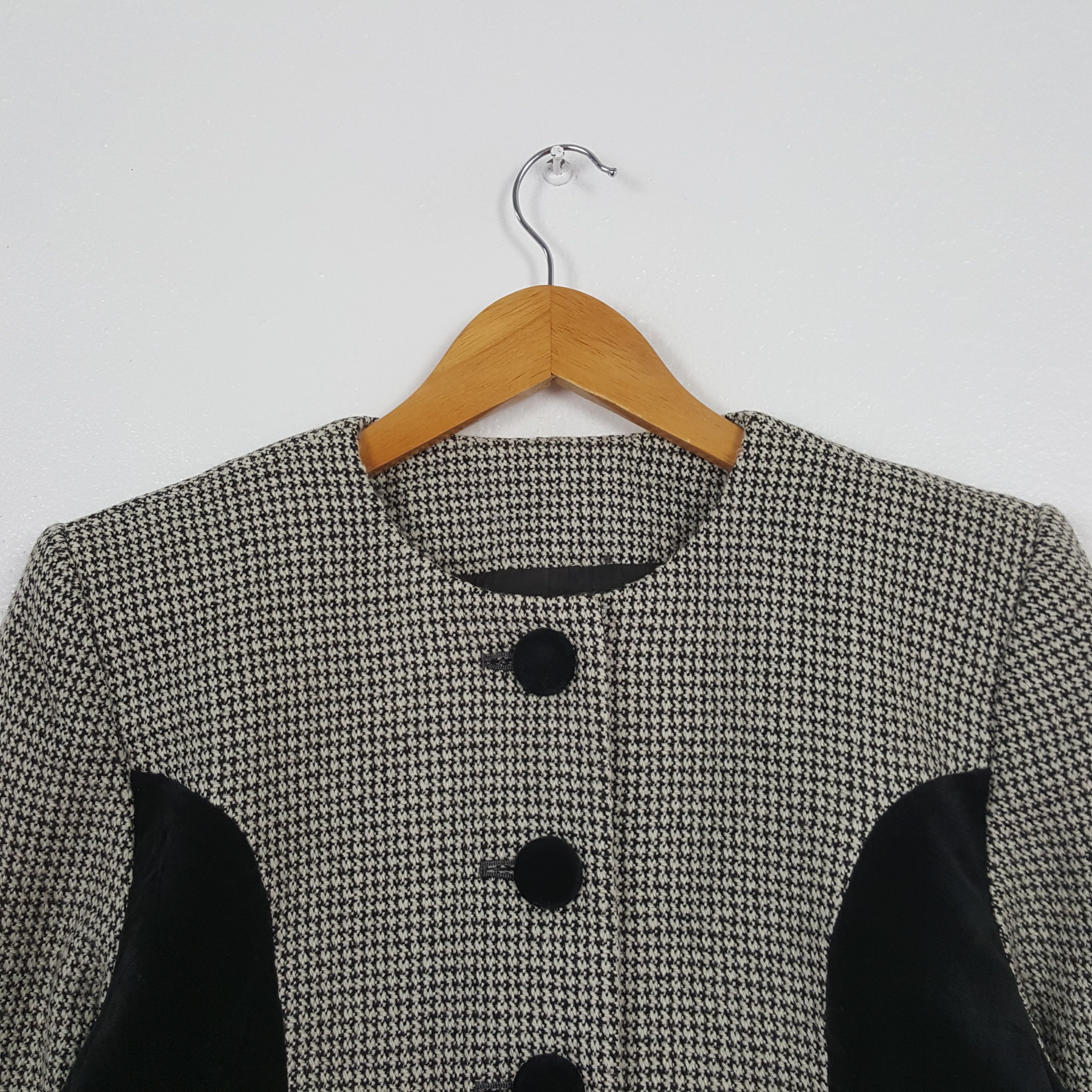 Yves Saint Laurent Vintage Yves Saint Laurent Italian Brand Jacket C324N1 Size S / US 4 / IT 40 - 2 Thumbnail