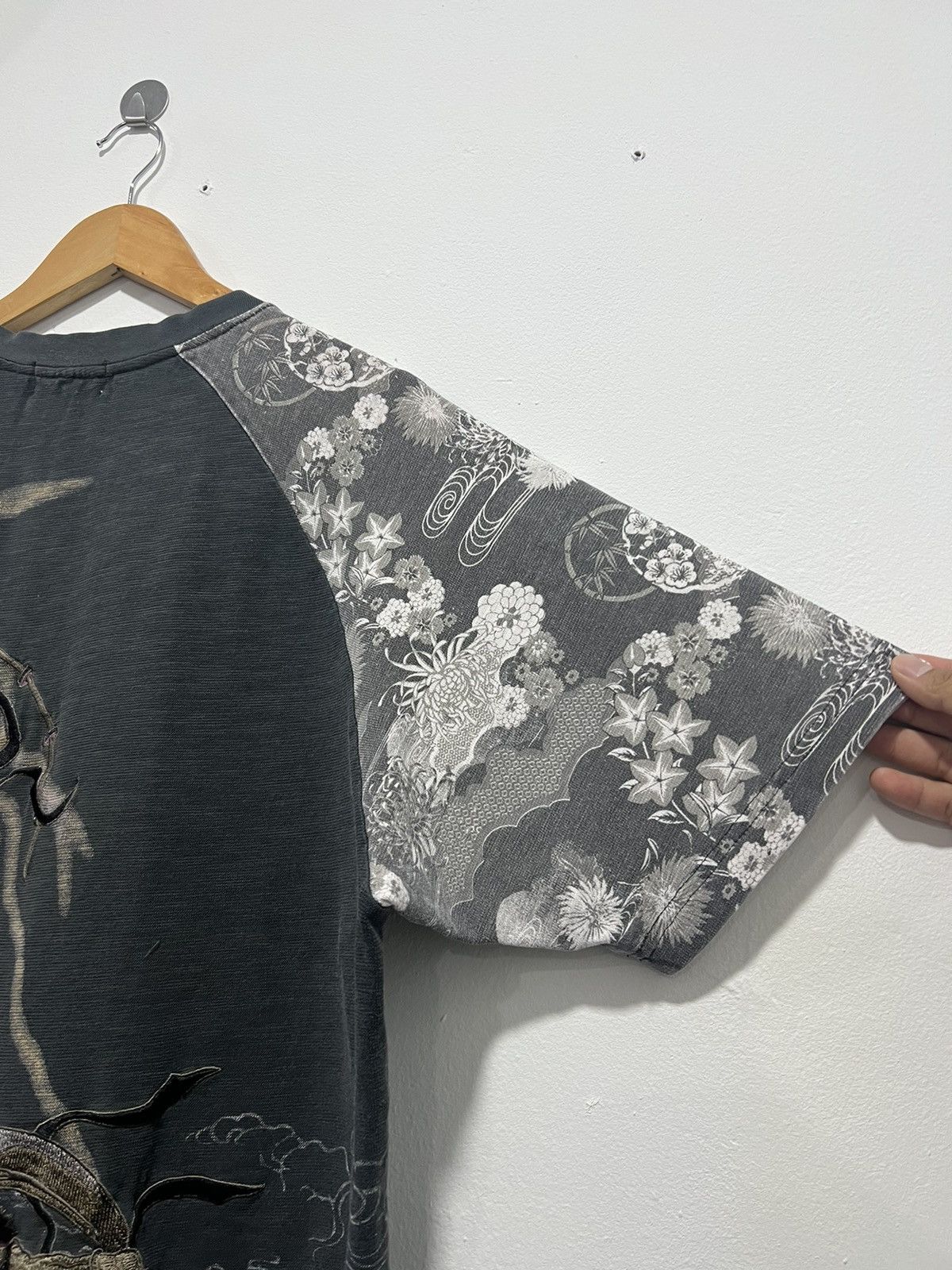 Japanese Brand × Kamakura × Vintage Vintage Karakuri Tamashi Embroidery Sukajan Crazy Backhit Tshirt Size US XL / EU 56 / 4 - 5 Thumbnail