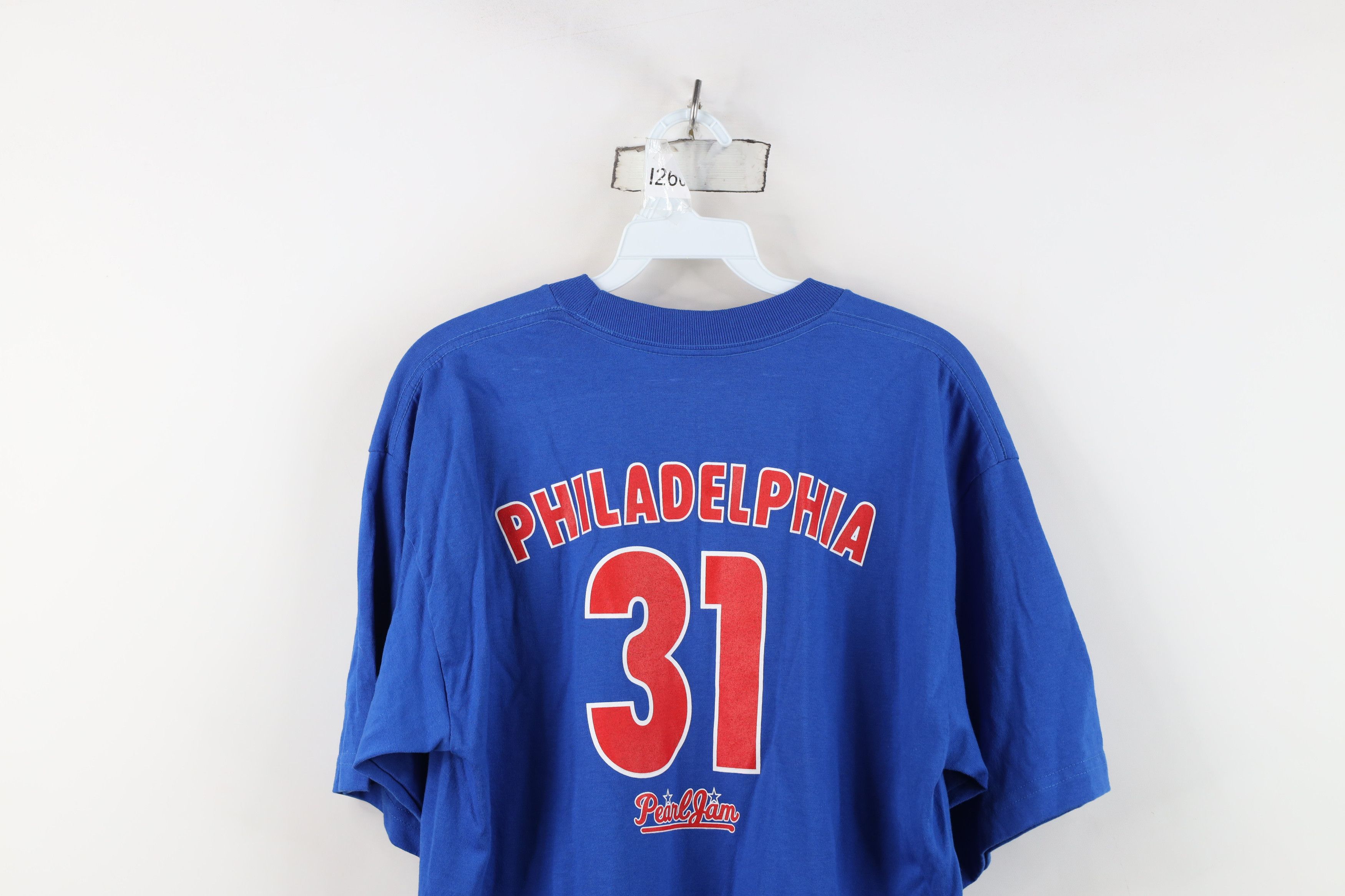 Vintage Vintage Y2K 2009 Philadelphia Tour Pearl Jam Band T-Shirt Size US L / EU 52-54 / 3 - 13 Thumbnail