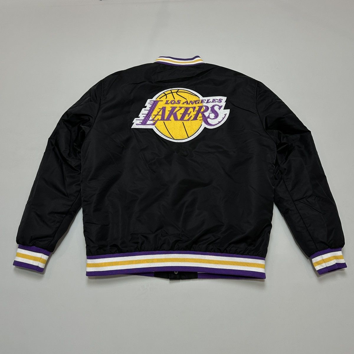 NBA 🔥LEBRON JAMES LAKERS 23🔥 BIG LOGO VARSITY BOMBER JACKET Size US XL / EU 56 / 4 - 7 Thumbnail